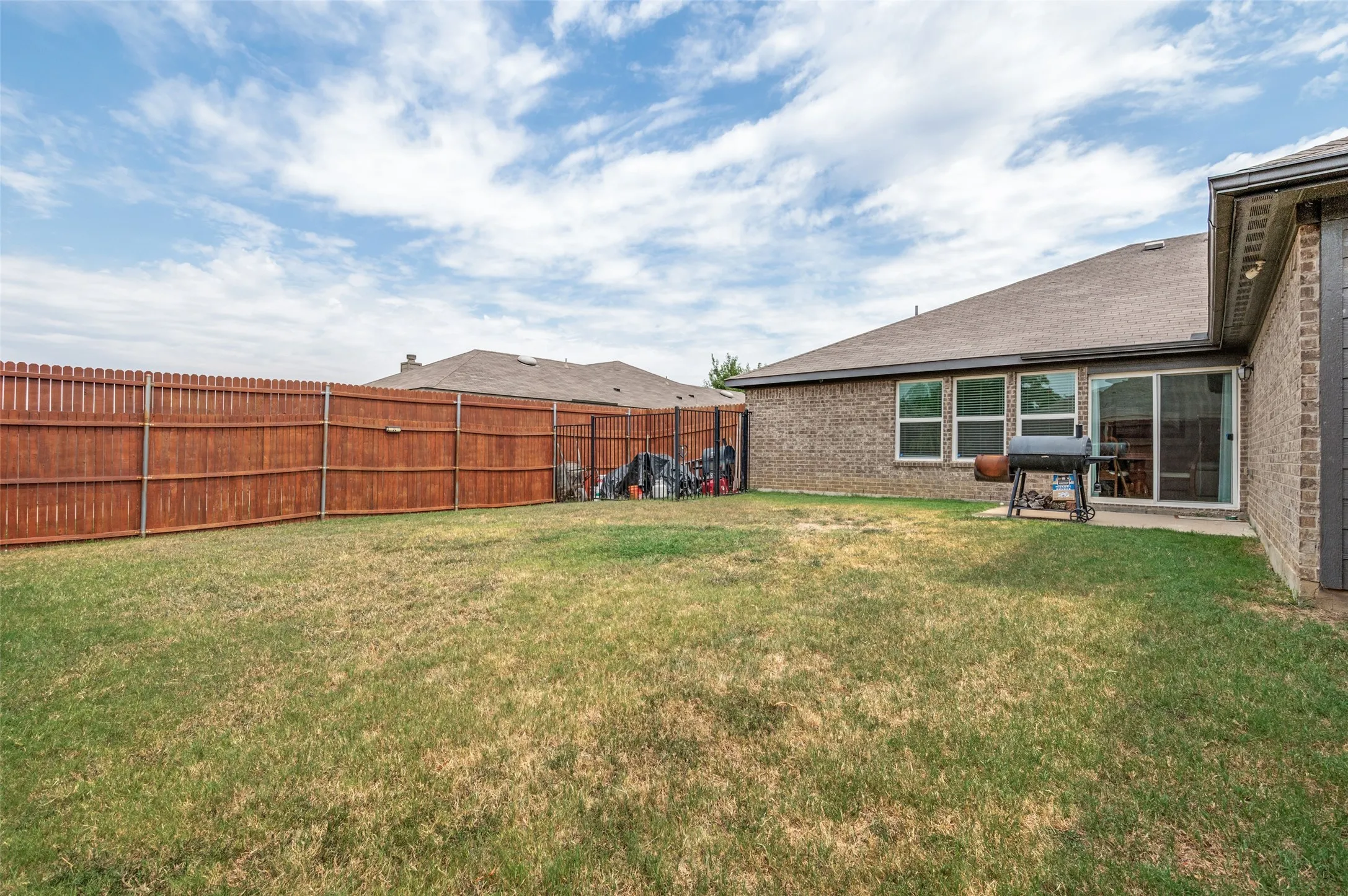 Single Family Residence For Sale in Dallas County , 4022 Meadow Canyon Drive, Lancaster, Texas 75146, 4 Bedroom, 2 Bathroom, 2 Garage spaces, 2,297 Sqft, built in 2017, mls#21372039, Real Estate Agent in Lancaster, Homes For Sale in Dallas county, Homes For Sale in Lancaster, Realtor in Lancaster Texas, Real Estate Brokerage Independent Realty Texas, Luminita Cordes Realtor