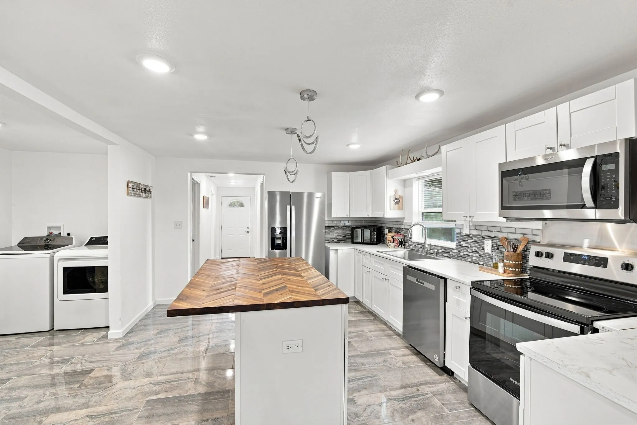 Single Family Residence For Sale in Navarro County , 6575 W State Highway 31, Corsicana, Texas 75110, 3 Bedroom, 2 Bathroom, Garage spaces, 1,264 Sqft, built in 0, mls#21372314, Real Estate Agent in Corsicana, Homes For Sale in Navarro county, Homes For Sale in Corsicana, Realtor in Corsicana Texas, Real Estate Brokerage Independent Realty Texas, Luminita Cordes Realtor