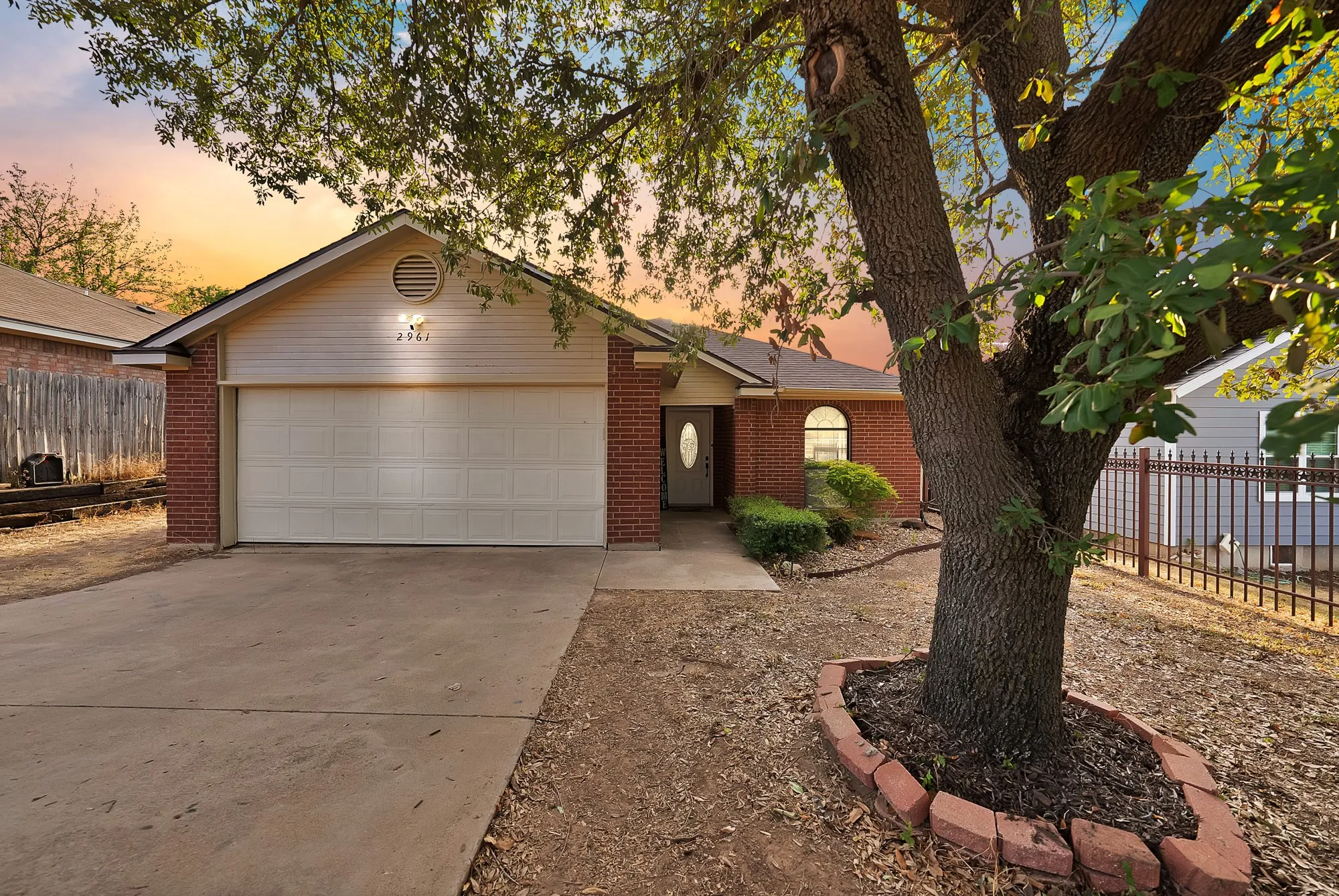 Single Family Residence For Sale in Tarrant County , 2961 Roosevelt Avenue, Fort Worth, Texas 76106, 3 Bedroom, 2 Bathroom, 2 Garage spaces, 1,338 Sqft, built in 1999, mls#21371594, Real Estate Agent in Fort Worth, Homes For Sale in Tarrant county, Homes For Sale in Fort Worth, Realtor in Fort Worth Texas, Real Estate Brokerage Independent Realty Texas, Luminita Cordes Realtor