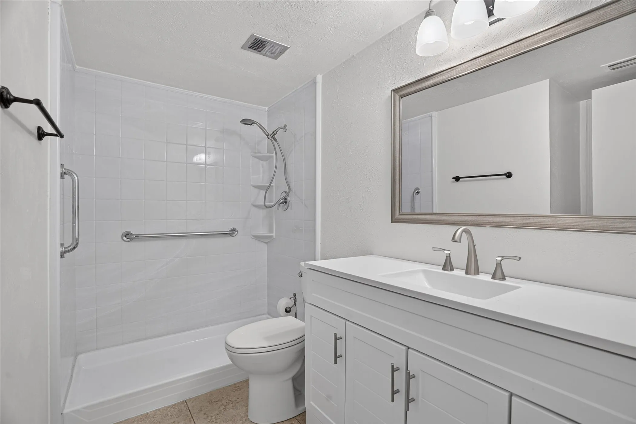 Condominium For Sale in Tarrant County , 4000 Ridglea Country Club Drive 102, Fort Worth, Texas 76126, 2 Bedroom, 2 Bathroom, Garage spaces, 1,392 Sqft, built in 1968, mls#21370884, Real Estate Agent in Fort Worth, Homes For Sale in Tarrant county, Homes For Sale in Fort Worth, Realtor in Fort Worth Texas, Real Estate Brokerage Independent Realty Texas, Luminita Cordes Realtor