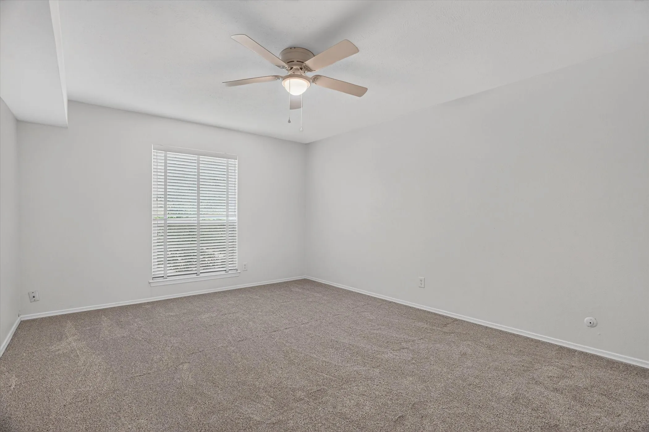 Condominium For Sale in Tarrant County , 4000 Ridglea Country Club Drive 102, Fort Worth, Texas 76126, 2 Bedroom, 2 Bathroom, Garage spaces, 1,392 Sqft, built in 1968, mls#21370884, Real Estate Agent in Fort Worth, Homes For Sale in Tarrant county, Homes For Sale in Fort Worth, Realtor in Fort Worth Texas, Real Estate Brokerage Independent Realty Texas, Luminita Cordes Realtor