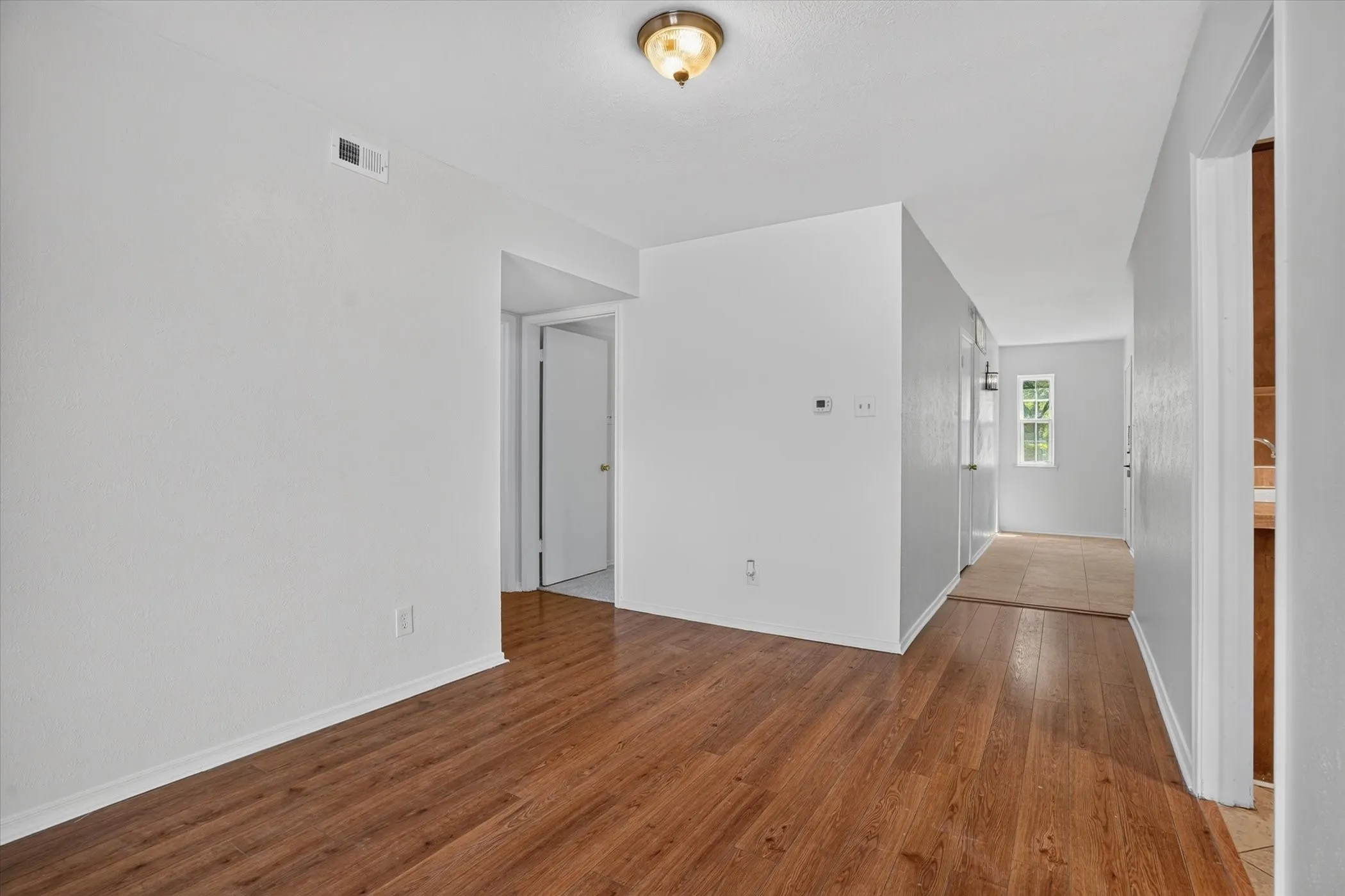 Condominium For Sale in Tarrant County , 4000 Ridglea Country Club Drive 102, Fort Worth, Texas 76126, 2 Bedroom, 2 Bathroom, Garage spaces, 1,392 Sqft, built in 1968, mls#21370884, Real Estate Agent in Fort Worth, Homes For Sale in Tarrant county, Homes For Sale in Fort Worth, Realtor in Fort Worth Texas, Real Estate Brokerage Independent Realty Texas, Luminita Cordes Realtor
