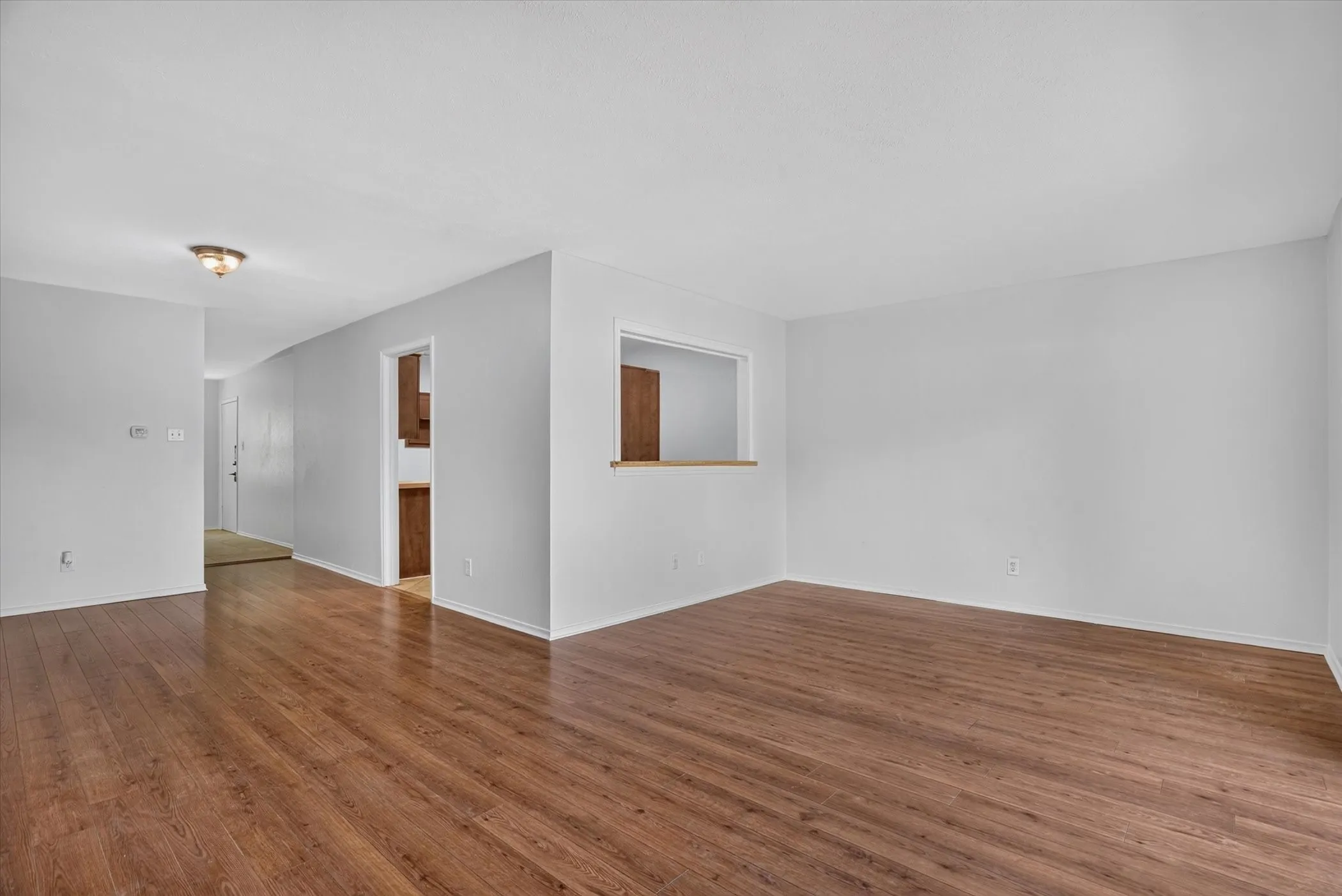 Condominium For Sale in Tarrant County , 4000 Ridglea Country Club Drive 102, Fort Worth, Texas 76126, 2 Bedroom, 2 Bathroom, Garage spaces, 1,392 Sqft, built in 1968, mls#21370884, Real Estate Agent in Fort Worth, Homes For Sale in Tarrant county, Homes For Sale in Fort Worth, Realtor in Fort Worth Texas, Real Estate Brokerage Independent Realty Texas, Luminita Cordes Realtor