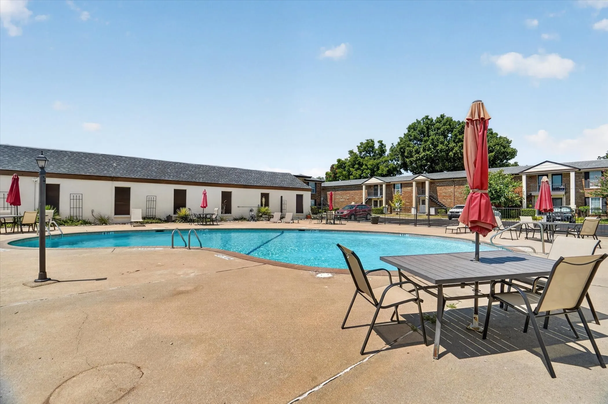 Condominium For Sale in Tarrant County , 4000 Ridglea Country Club Drive 102, Fort Worth, Texas 76126, 2 Bedroom, 2 Bathroom, Garage spaces, 1,392 Sqft, built in 1968, mls#21370884, Real Estate Agent in Fort Worth, Homes For Sale in Tarrant county, Homes For Sale in Fort Worth, Realtor in Fort Worth Texas, Real Estate Brokerage Independent Realty Texas, Luminita Cordes Realtor