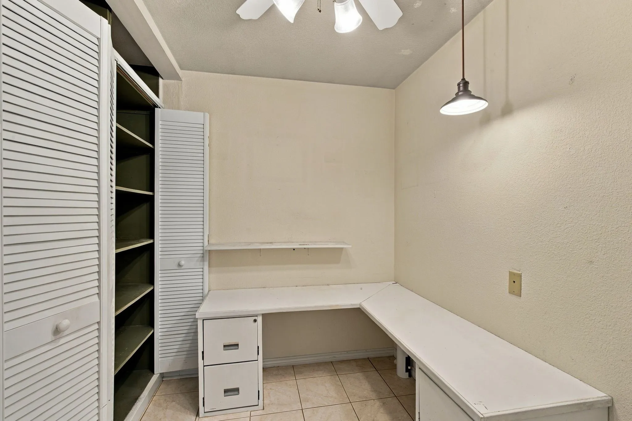 Single Family Residence For Sale in Ellis County , 108 Chautauqua Drive, Waxahachie, Texas 75165, 3 Bedroom, 2 Bathroom, 2 Garage spaces, 2,201 Sqft, built in 1987, mls#21372722, Real Estate Agent in Waxahachie, Homes For Sale in Ellis county, Homes For Sale in Waxahachie, Realtor in Waxahachie Texas, Real Estate Brokerage Independent Realty Texas, Luminita Cordes Realtor