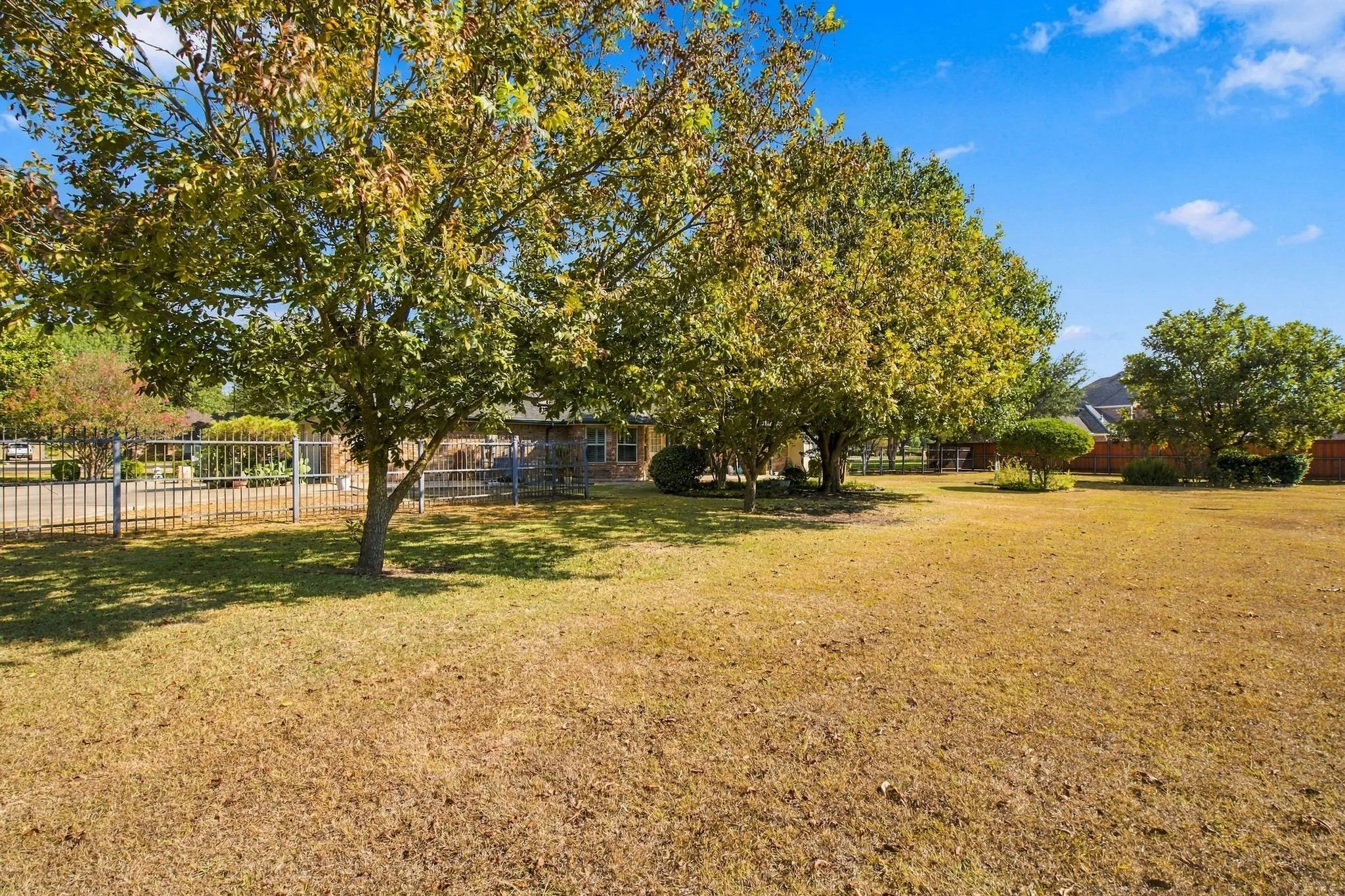 Single Family Residence For Sale in Ellis County , 108 Chautauqua Drive, Waxahachie, Texas 75165, 3 Bedroom, 2 Bathroom, 2 Garage spaces, 2,201 Sqft, built in 1987, mls#21372722, Real Estate Agent in Waxahachie, Homes For Sale in Ellis county, Homes For Sale in Waxahachie, Realtor in Waxahachie Texas, Real Estate Brokerage Independent Realty Texas, Luminita Cordes Realtor