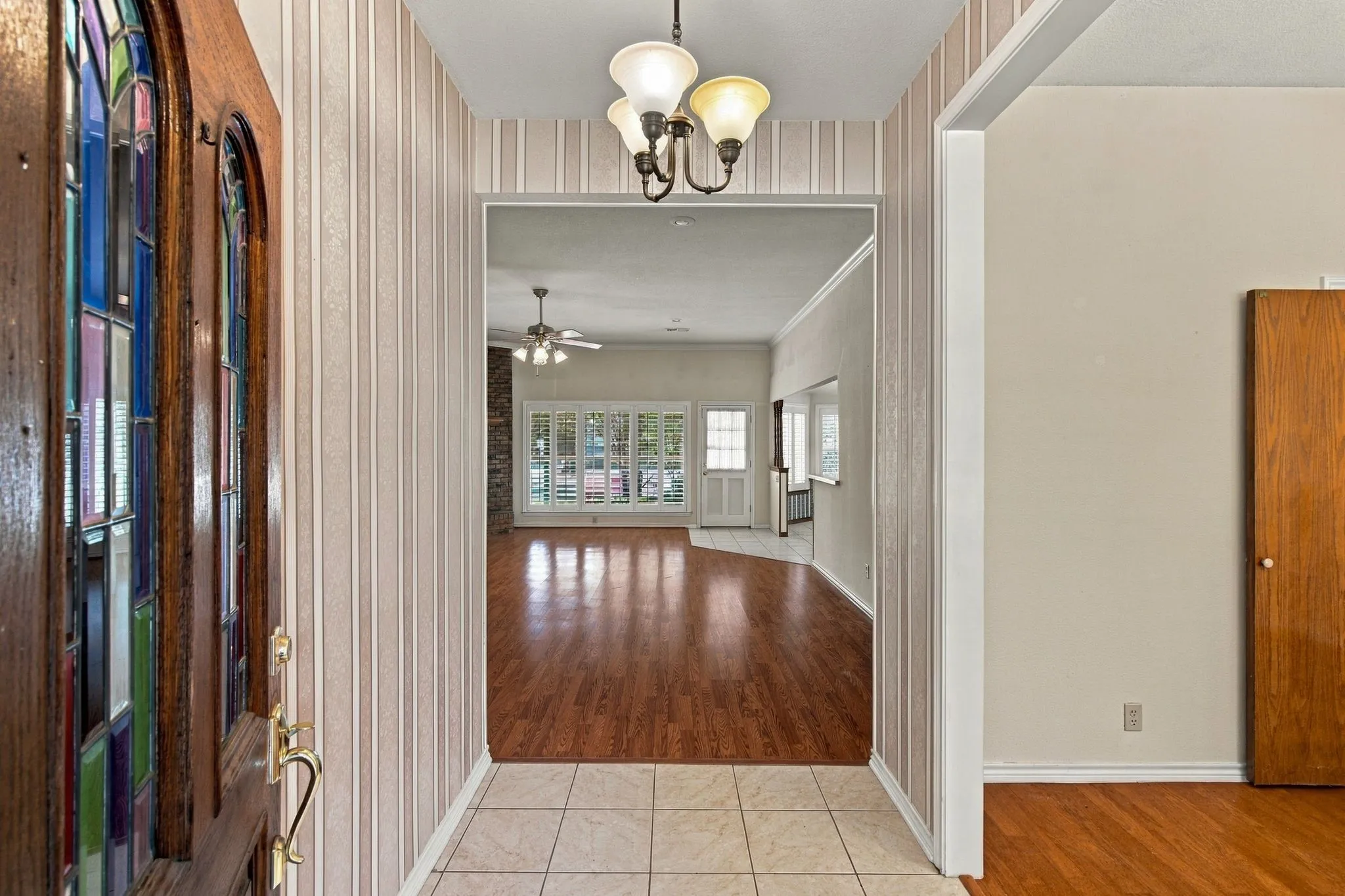 Single Family Residence For Sale in Ellis County , 108 Chautauqua Drive, Waxahachie, Texas 75165, 3 Bedroom, 2 Bathroom, 2 Garage spaces, 2,201 Sqft, built in 1987, mls#21372722, Real Estate Agent in Waxahachie, Homes For Sale in Ellis county, Homes For Sale in Waxahachie, Realtor in Waxahachie Texas, Real Estate Brokerage Independent Realty Texas, Luminita Cordes Realtor