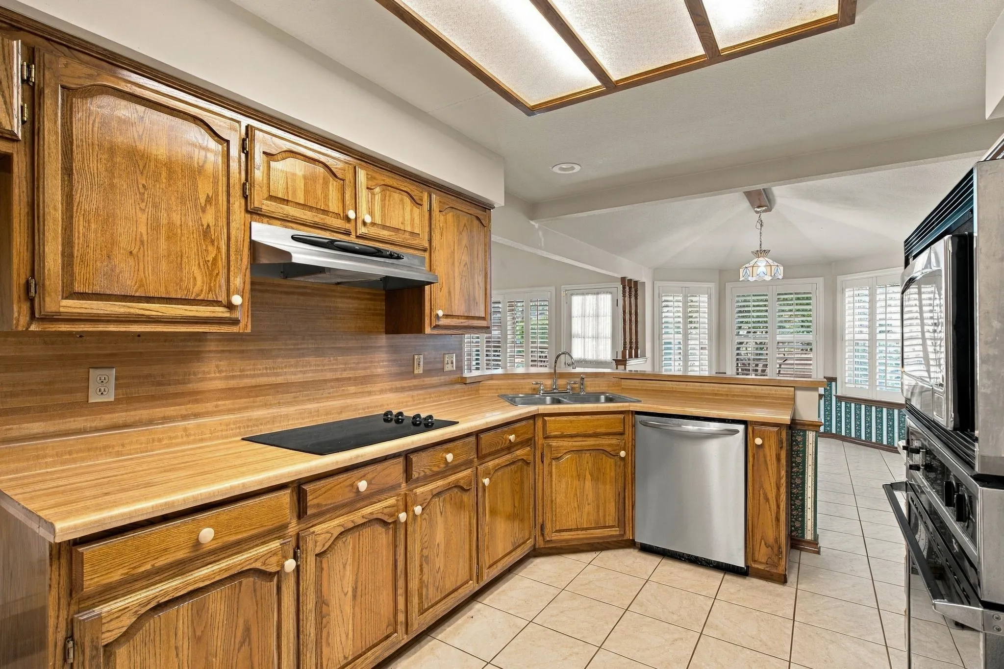 Single Family Residence For Sale in Ellis County , 108 Chautauqua Drive, Waxahachie, Texas 75165, 3 Bedroom, 2 Bathroom, 2 Garage spaces, 2,201 Sqft, built in 1987, mls#21372722, Real Estate Agent in Waxahachie, Homes For Sale in Ellis county, Homes For Sale in Waxahachie, Realtor in Waxahachie Texas, Real Estate Brokerage Independent Realty Texas, Luminita Cordes Realtor