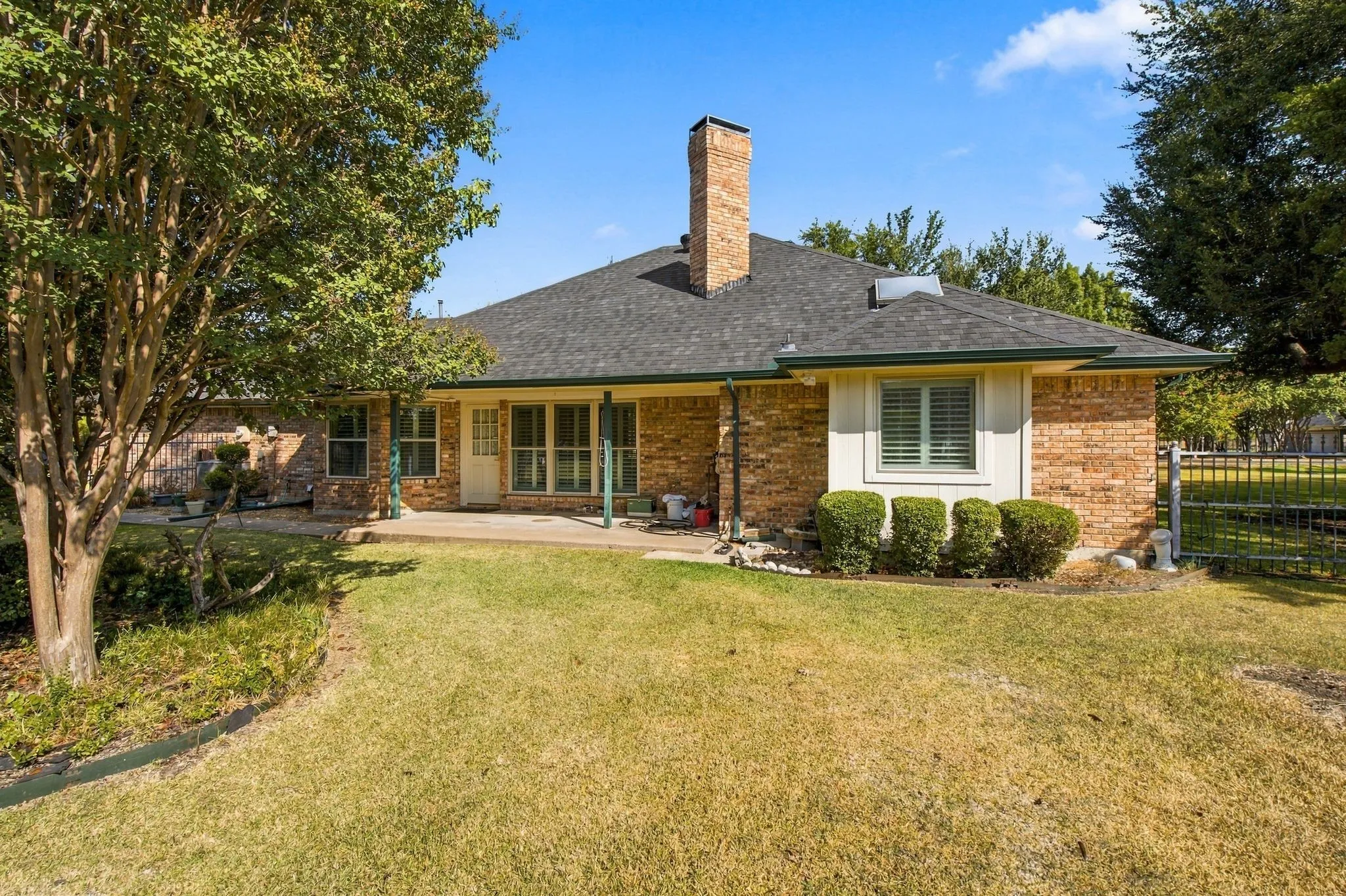 Single Family Residence For Sale in Ellis County , 108 Chautauqua Drive, Waxahachie, Texas 75165, 3 Bedroom, 2 Bathroom, 2 Garage spaces, 2,201 Sqft, built in 1987, mls#21372722, Real Estate Agent in Waxahachie, Homes For Sale in Ellis county, Homes For Sale in Waxahachie, Realtor in Waxahachie Texas, Real Estate Brokerage Independent Realty Texas, Luminita Cordes Realtor