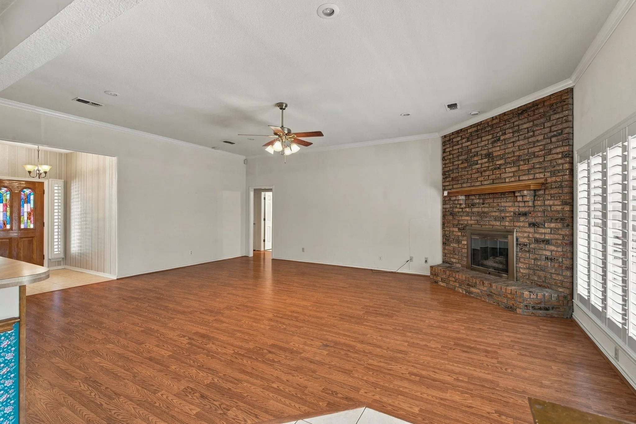 Single Family Residence For Sale in Ellis County , 108 Chautauqua Drive, Waxahachie, Texas 75165, 3 Bedroom, 2 Bathroom, 2 Garage spaces, 2,201 Sqft, built in 1987, mls#21372722, Real Estate Agent in Waxahachie, Homes For Sale in Ellis county, Homes For Sale in Waxahachie, Realtor in Waxahachie Texas, Real Estate Brokerage Independent Realty Texas, Luminita Cordes Realtor