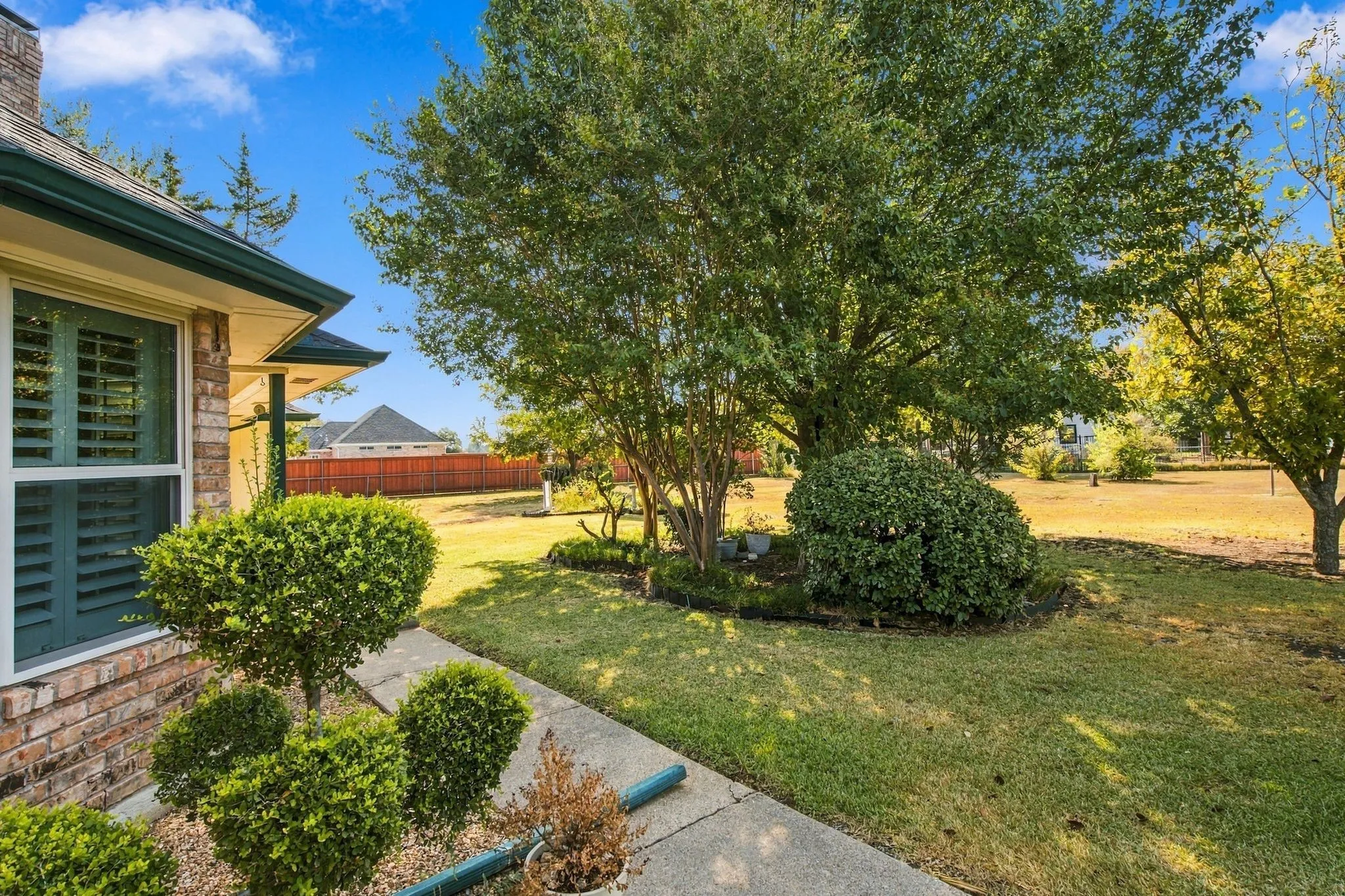 Single Family Residence For Sale in Ellis County , 108 Chautauqua Drive, Waxahachie, Texas 75165, 3 Bedroom, 2 Bathroom, 2 Garage spaces, 2,201 Sqft, built in 1987, mls#21372722, Real Estate Agent in Waxahachie, Homes For Sale in Ellis county, Homes For Sale in Waxahachie, Realtor in Waxahachie Texas, Real Estate Brokerage Independent Realty Texas, Luminita Cordes Realtor
