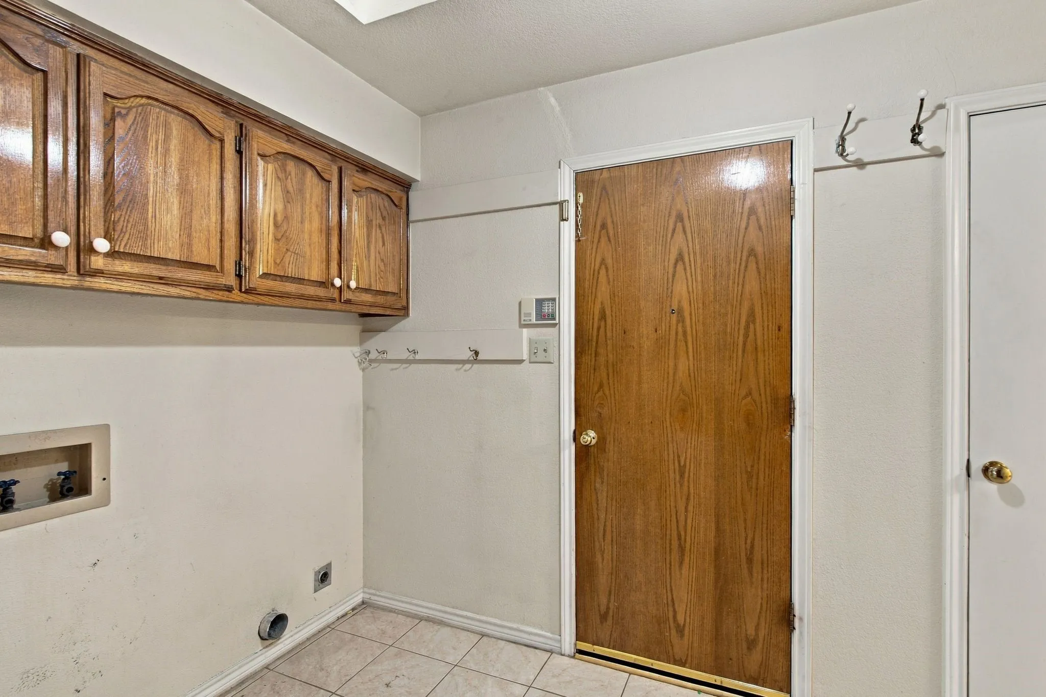 Single Family Residence For Sale in Ellis County , 108 Chautauqua Drive, Waxahachie, Texas 75165, 3 Bedroom, 2 Bathroom, 2 Garage spaces, 2,201 Sqft, built in 1987, mls#21372722, Real Estate Agent in Waxahachie, Homes For Sale in Ellis county, Homes For Sale in Waxahachie, Realtor in Waxahachie Texas, Real Estate Brokerage Independent Realty Texas, Luminita Cordes Realtor