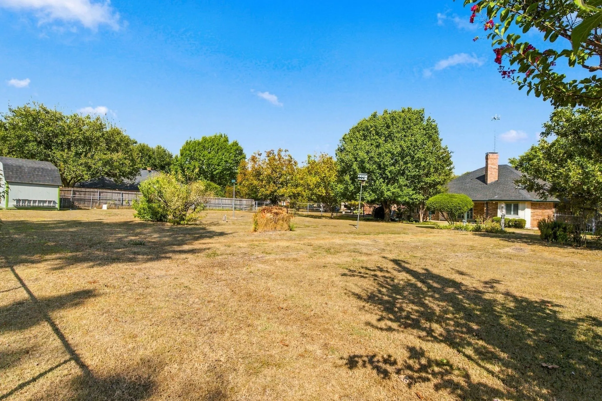 Single Family Residence For Sale in Ellis County , 108 Chautauqua Drive, Waxahachie, Texas 75165, 3 Bedroom, 2 Bathroom, 2 Garage spaces, 2,201 Sqft, built in 1987, mls#21372722, Real Estate Agent in Waxahachie, Homes For Sale in Ellis county, Homes For Sale in Waxahachie, Realtor in Waxahachie Texas, Real Estate Brokerage Independent Realty Texas, Luminita Cordes Realtor
