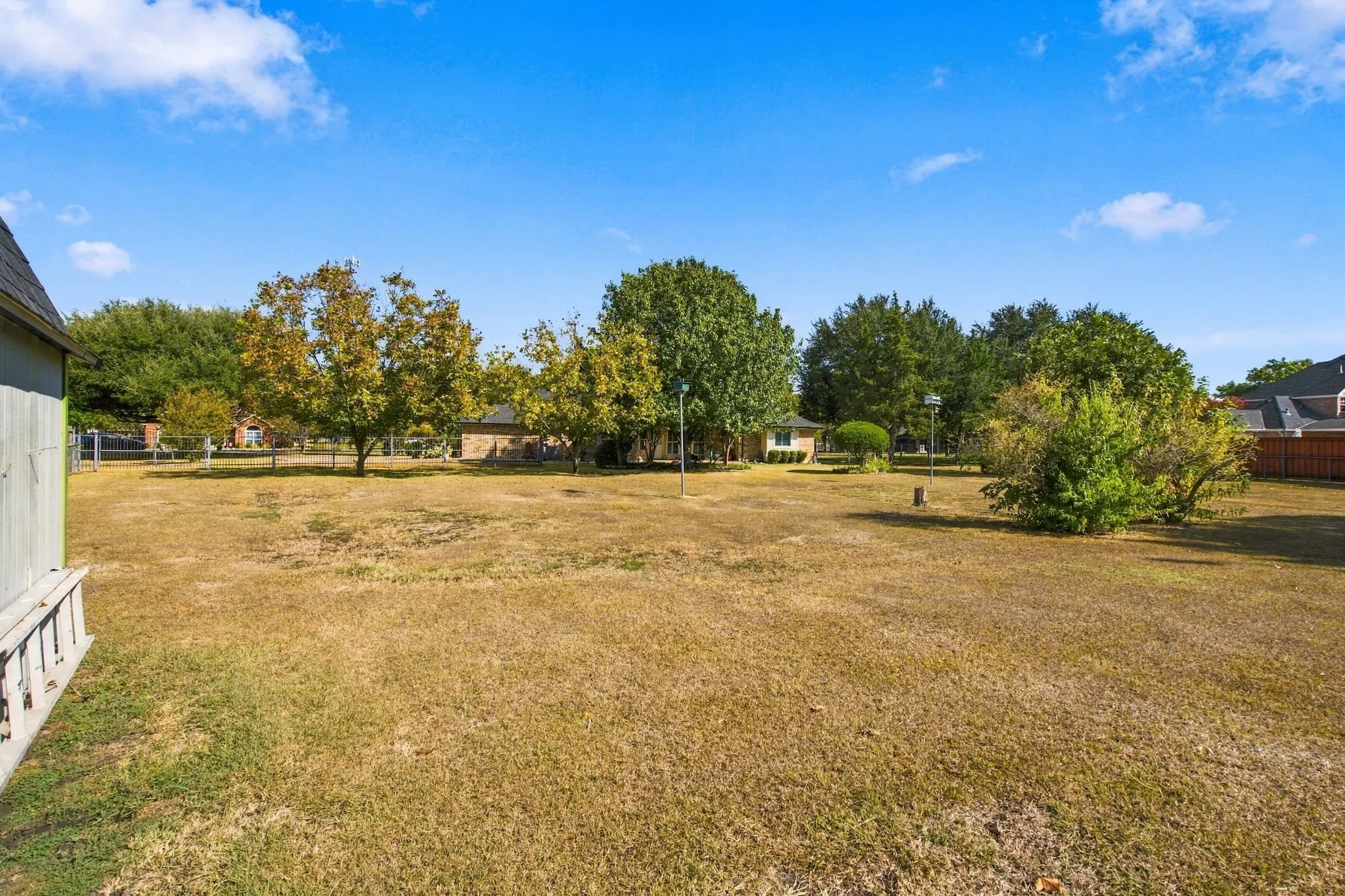 Single Family Residence For Sale in Ellis County , 108 Chautauqua Drive, Waxahachie, Texas 75165, 3 Bedroom, 2 Bathroom, 2 Garage spaces, 2,201 Sqft, built in 1987, mls#21372722, Real Estate Agent in Waxahachie, Homes For Sale in Ellis county, Homes For Sale in Waxahachie, Realtor in Waxahachie Texas, Real Estate Brokerage Independent Realty Texas, Luminita Cordes Realtor
