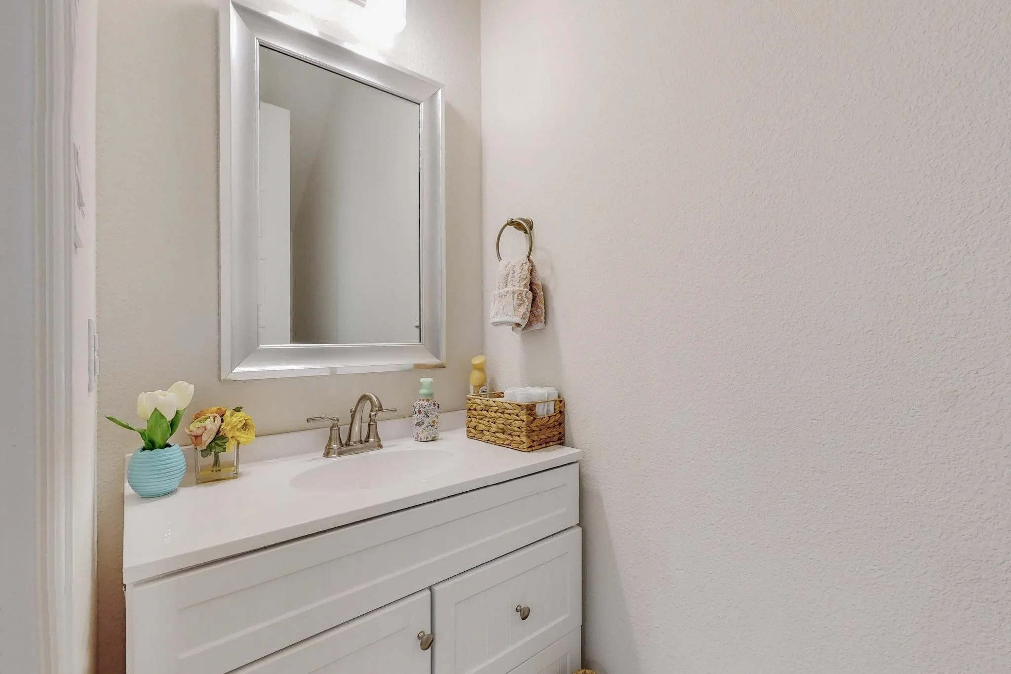 Townhouse For Sale in Dallas County , 12977 Wymeth Drive, Farmers Branch, Texas 75234, 3 Bedroom, 3 Bathroom, 2 Garage spaces, 1,863 Sqft, built in 2022, mls#21356328, Real Estate Agent in Farmers Branch, Homes For Sale in Dallas county, Homes For Sale in Farmers Branch, Realtor in Farmers Branch Texas, Real Estate Brokerage Independent Realty Texas, Luminita Cordes Realtor
