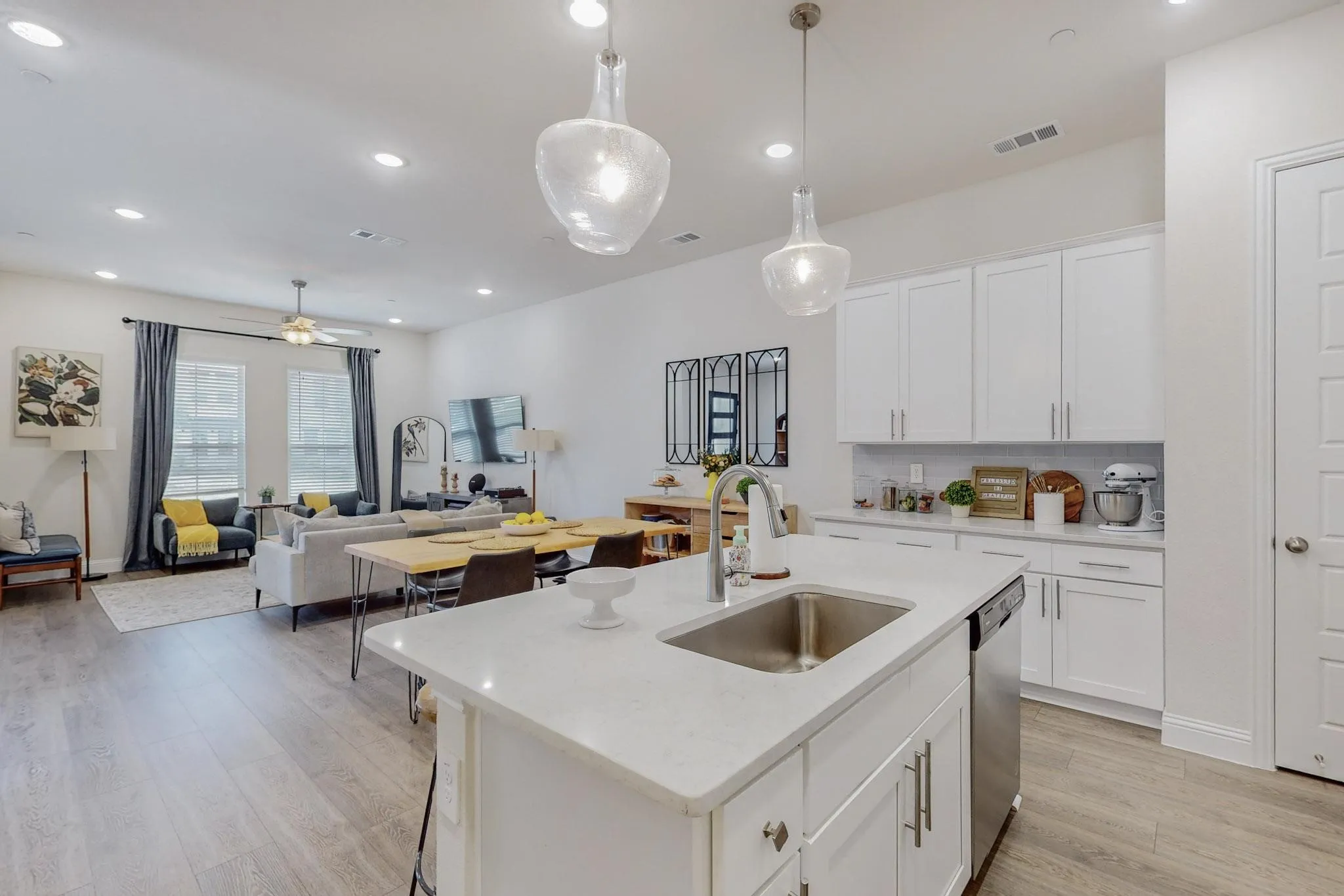 Townhouse For Sale in Dallas County , 12977 Wymeth Drive, Farmers Branch, Texas 75234, 3 Bedroom, 3 Bathroom, 2 Garage spaces, 1,863 Sqft, built in 2022, mls#21356328, Real Estate Agent in Farmers Branch, Homes For Sale in Dallas county, Homes For Sale in Farmers Branch, Realtor in Farmers Branch Texas, Real Estate Brokerage Independent Realty Texas, Luminita Cordes Realtor
