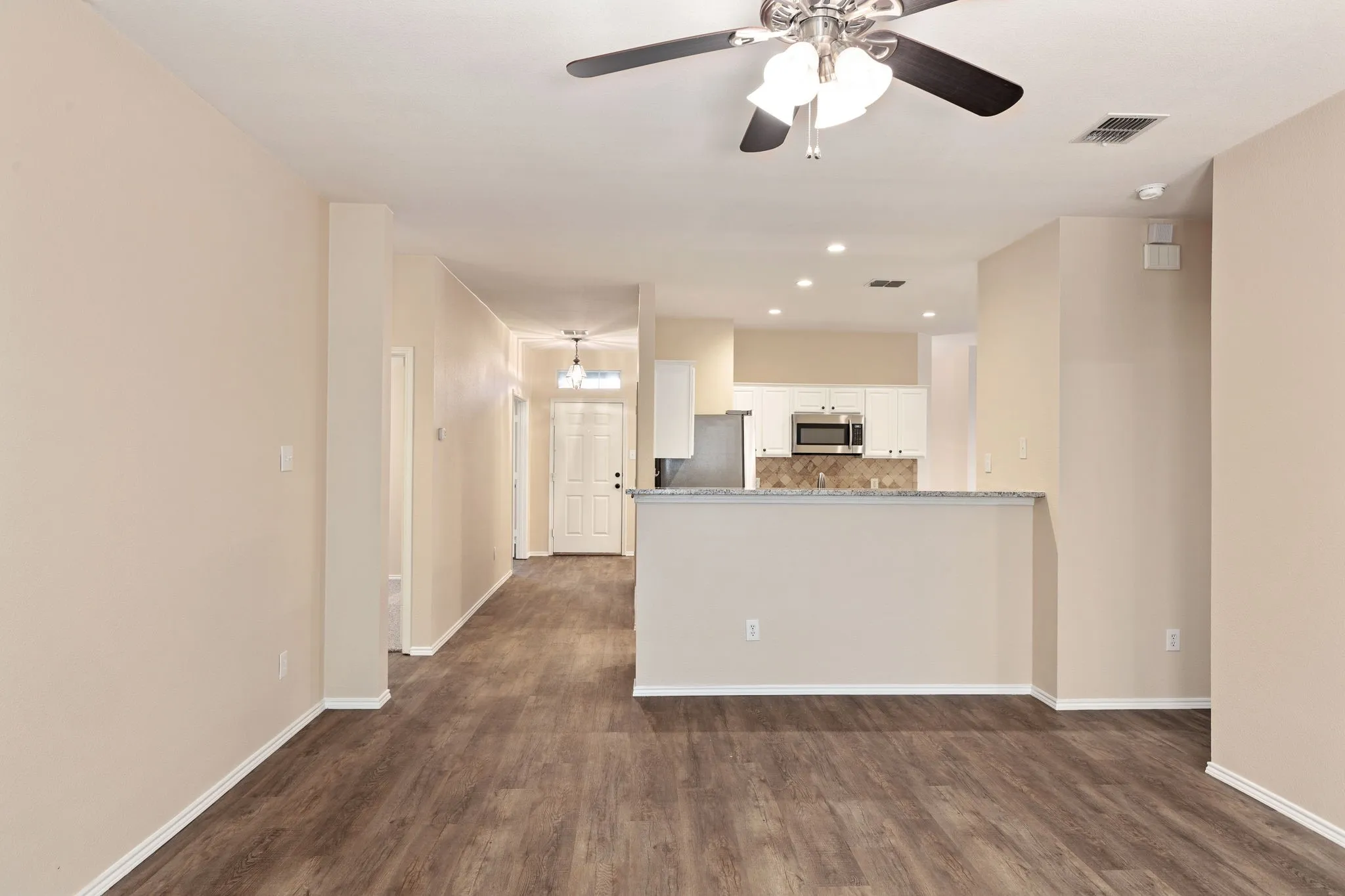 Single Family Residence For Rent in Collin County , 3905 Hawkins Drive, Mc Kinney, Texas 75072, 3 Bedroom, 2 Bathroom, 2 Garage spaces, 1,844 Sqft, built in 2001, mls#21370973, Real Estate Agent in Mc Kinney, Homes For Rent in Collin county, Homes For Rent in Mc Kinney, Realtor in Mc Kinney Texas, Real Estate Brokerage Independent Realty Texas, Luminita Cordes Realtor