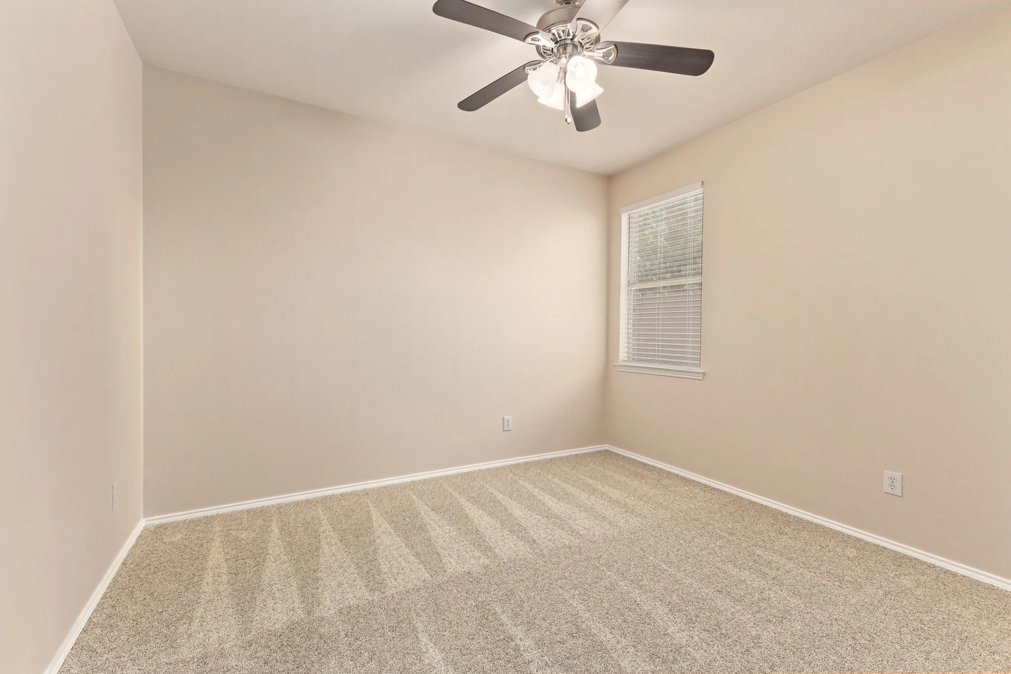 Single Family Residence For Rent in Collin County , 3905 Hawkins Drive, Mc Kinney, Texas 75072, 3 Bedroom, 2 Bathroom, 2 Garage spaces, 1,844 Sqft, built in 2001, mls#21370973, Real Estate Agent in Mc Kinney, Homes For Rent in Collin county, Homes For Rent in Mc Kinney, Realtor in Mc Kinney Texas, Real Estate Brokerage Independent Realty Texas, Luminita Cordes Realtor