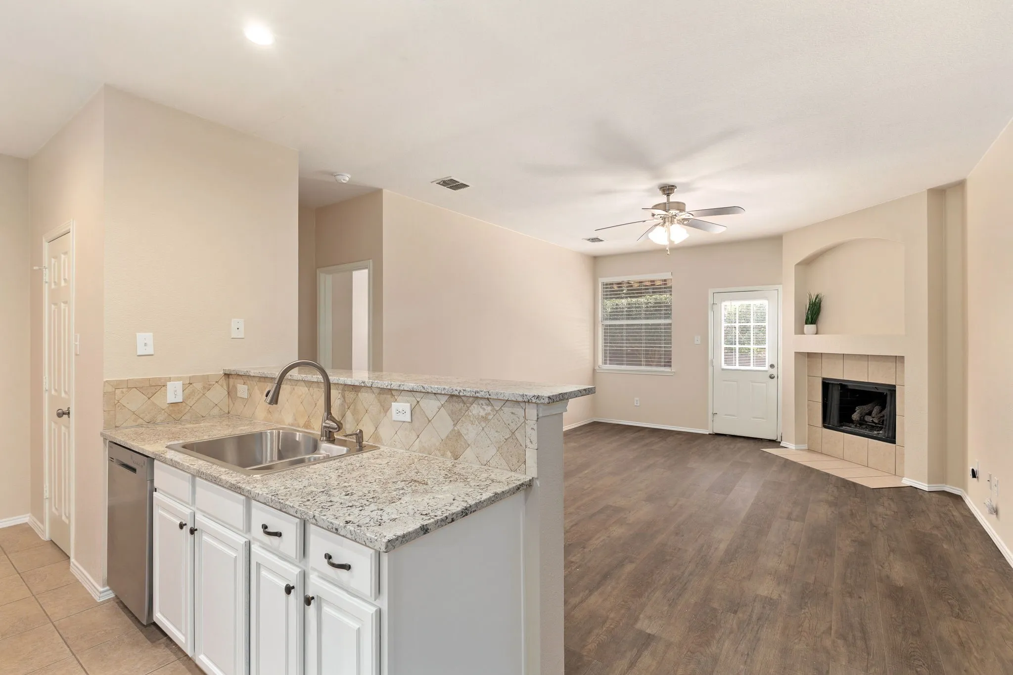 Single Family Residence For Rent in Collin County , 3905 Hawkins Drive, Mc Kinney, Texas 75072, 3 Bedroom, 2 Bathroom, 2 Garage spaces, 1,844 Sqft, built in 2001, mls#21370973, Real Estate Agent in Mc Kinney, Homes For Rent in Collin county, Homes For Rent in Mc Kinney, Realtor in Mc Kinney Texas, Real Estate Brokerage Independent Realty Texas, Luminita Cordes Realtor