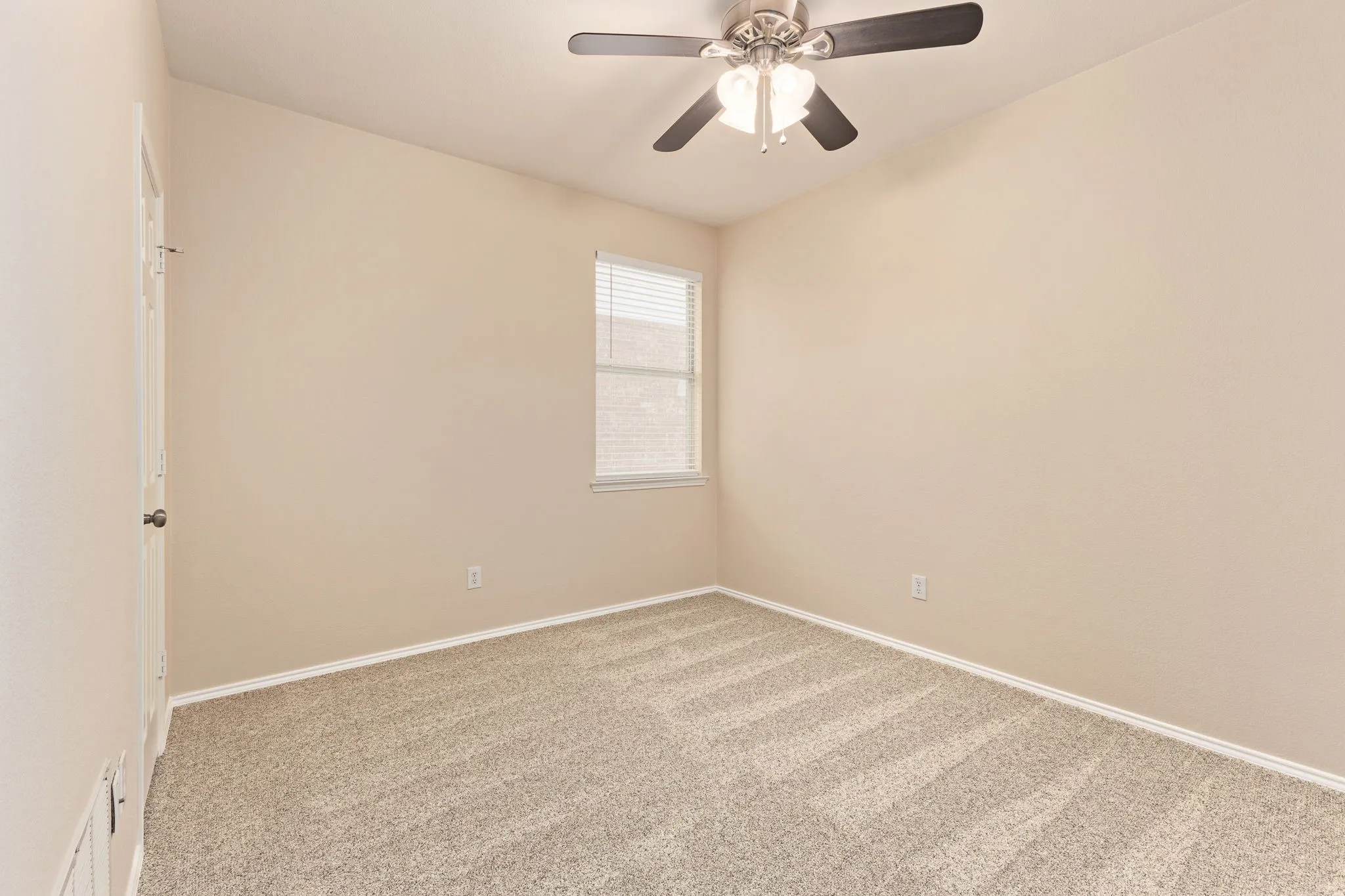 Single Family Residence For Rent in Collin County , 3905 Hawkins Drive, Mc Kinney, Texas 75072, 3 Bedroom, 2 Bathroom, 2 Garage spaces, 1,844 Sqft, built in 2001, mls#21370973, Real Estate Agent in Mc Kinney, Homes For Rent in Collin county, Homes For Rent in Mc Kinney, Realtor in Mc Kinney Texas, Real Estate Brokerage Independent Realty Texas, Luminita Cordes Realtor