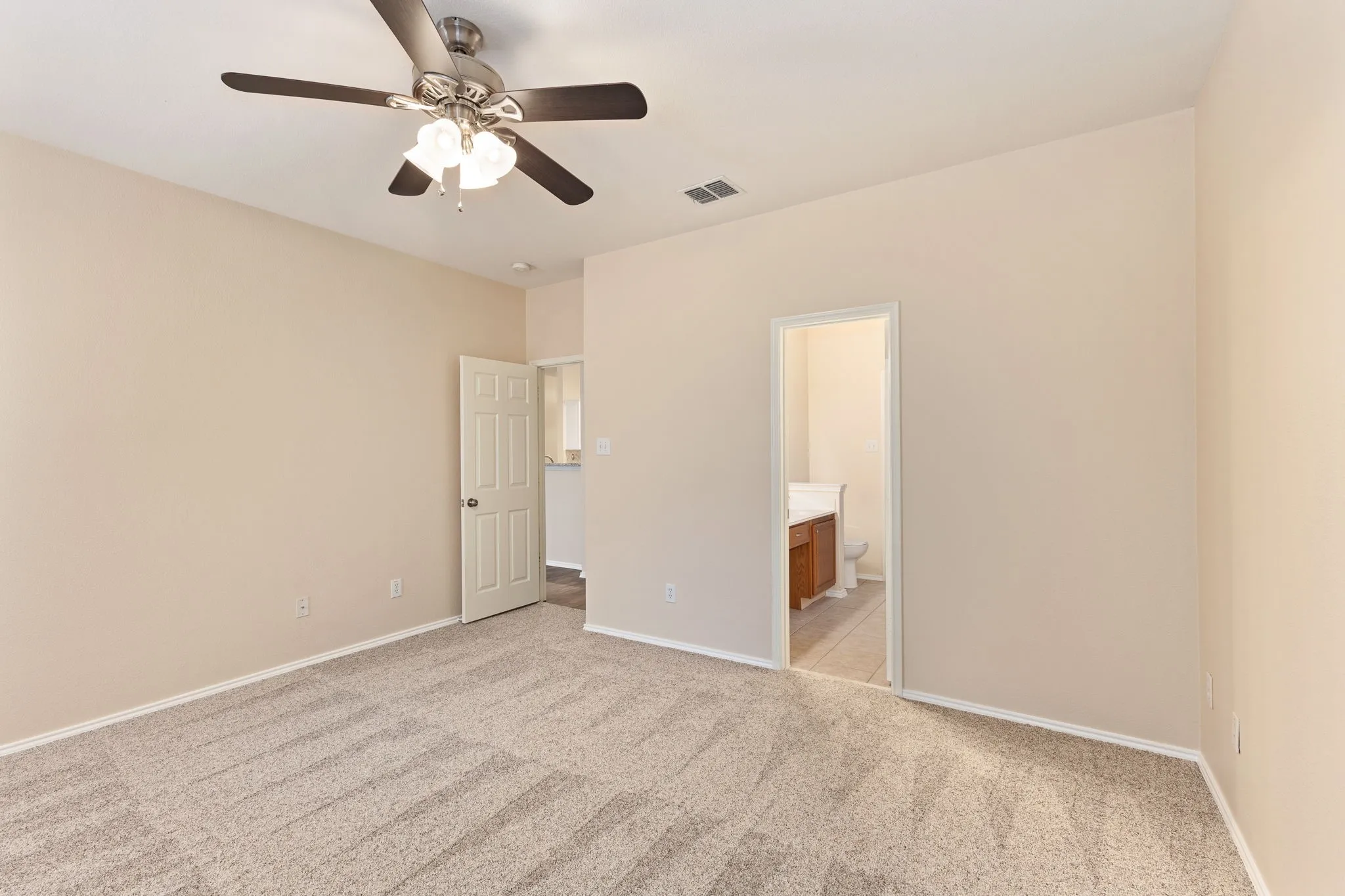 Single Family Residence For Rent in Collin County , 3905 Hawkins Drive, Mc Kinney, Texas 75072, 3 Bedroom, 2 Bathroom, 2 Garage spaces, 1,844 Sqft, built in 2001, mls#21370973, Real Estate Agent in Mc Kinney, Homes For Rent in Collin county, Homes For Rent in Mc Kinney, Realtor in Mc Kinney Texas, Real Estate Brokerage Independent Realty Texas, Luminita Cordes Realtor