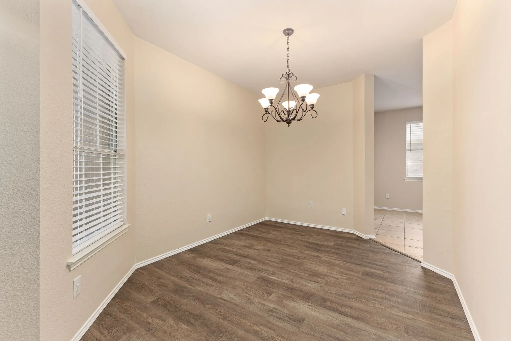 Single Family Residence For Rent in Collin County , 3905 Hawkins Drive, Mc Kinney, Texas 75072, 3 Bedroom, 2 Bathroom, 2 Garage spaces, 1,844 Sqft, built in 2001, mls#21370973, Real Estate Agent in Mc Kinney, Homes For Rent in Collin county, Homes For Rent in Mc Kinney, Realtor in Mc Kinney Texas, Real Estate Brokerage Independent Realty Texas, Luminita Cordes Realtor