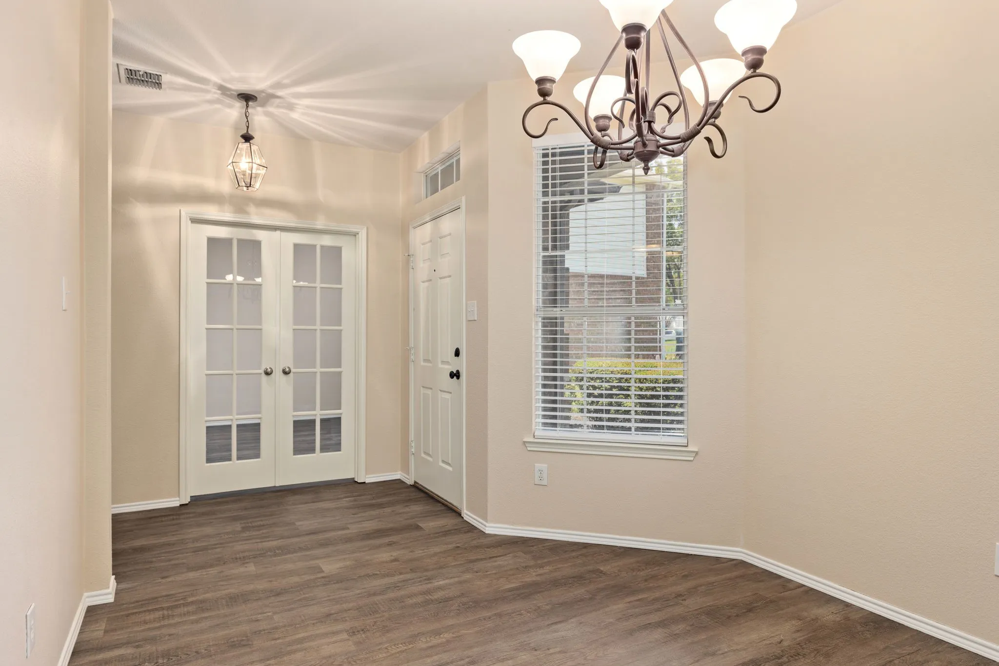 Single Family Residence For Rent in Collin County , 3905 Hawkins Drive, Mc Kinney, Texas 75072, 3 Bedroom, 2 Bathroom, 2 Garage spaces, 1,844 Sqft, built in 2001, mls#21370973, Real Estate Agent in Mc Kinney, Homes For Rent in Collin county, Homes For Rent in Mc Kinney, Realtor in Mc Kinney Texas, Real Estate Brokerage Independent Realty Texas, Luminita Cordes Realtor