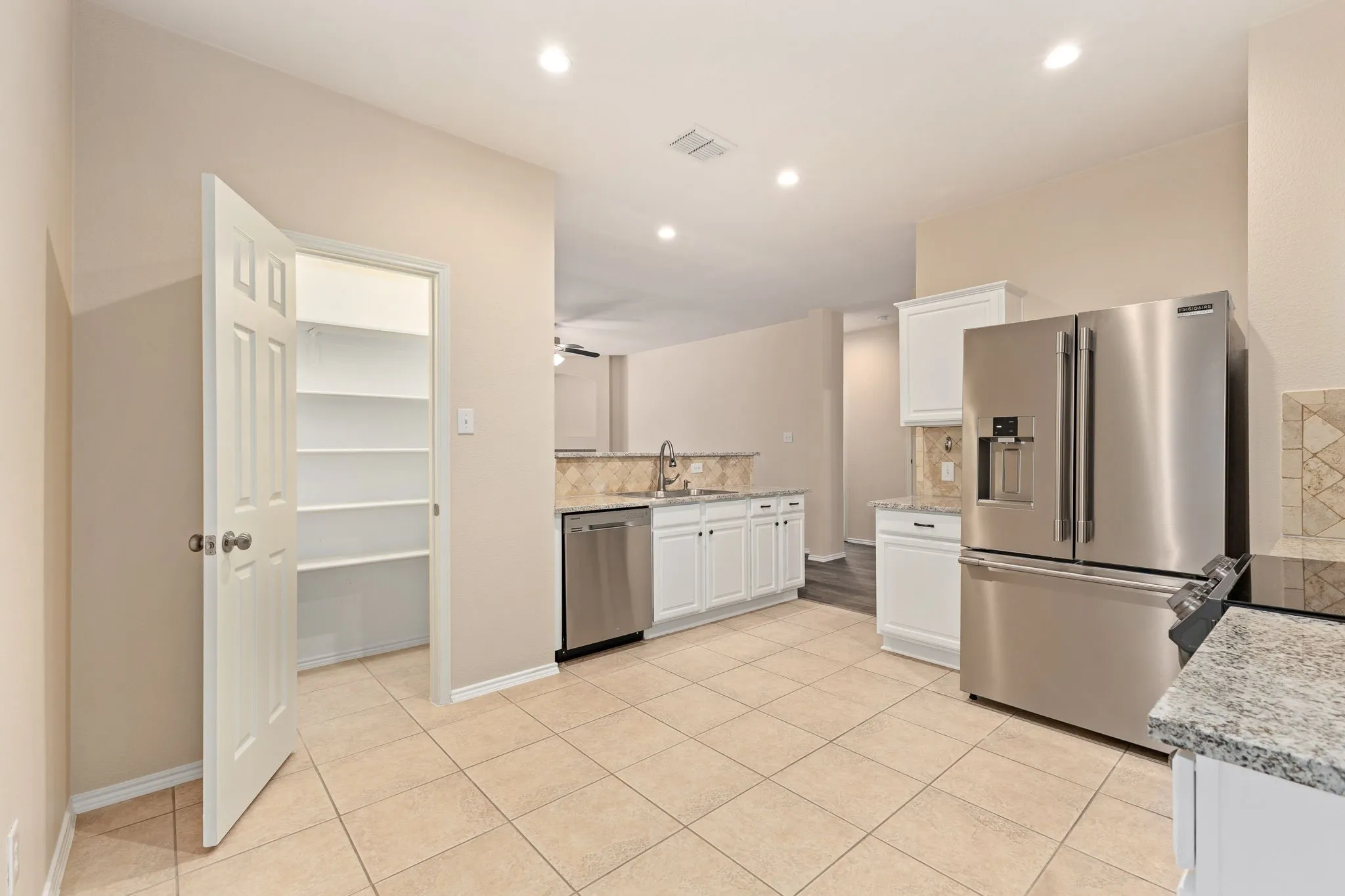 Single Family Residence For Rent in Collin County , 3905 Hawkins Drive, Mc Kinney, Texas 75072, 3 Bedroom, 2 Bathroom, 2 Garage spaces, 1,844 Sqft, built in 2001, mls#21370973, Real Estate Agent in Mc Kinney, Homes For Rent in Collin county, Homes For Rent in Mc Kinney, Realtor in Mc Kinney Texas, Real Estate Brokerage Independent Realty Texas, Luminita Cordes Realtor