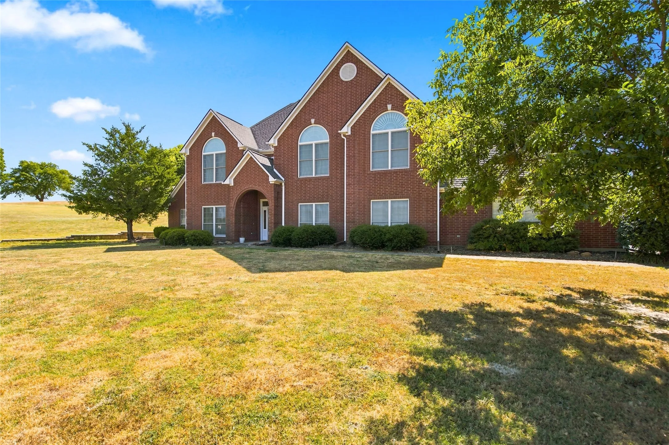 Single Family Residence For Sale in Fannin County , 16582 US Highway 82 E, Honey Grove, Texas 75446, 3 Bedroom, 3 Bathroom, 3 Garage spaces, 3,600 Sqft, built in 2000, mls#21370087, Real Estate Agent in Honey Grove, Homes For Sale in Fannin county, Homes For Sale in Honey Grove, Realtor in Honey Grove Texas, Real Estate Brokerage Independent Realty Texas, Luminita Cordes Realtor