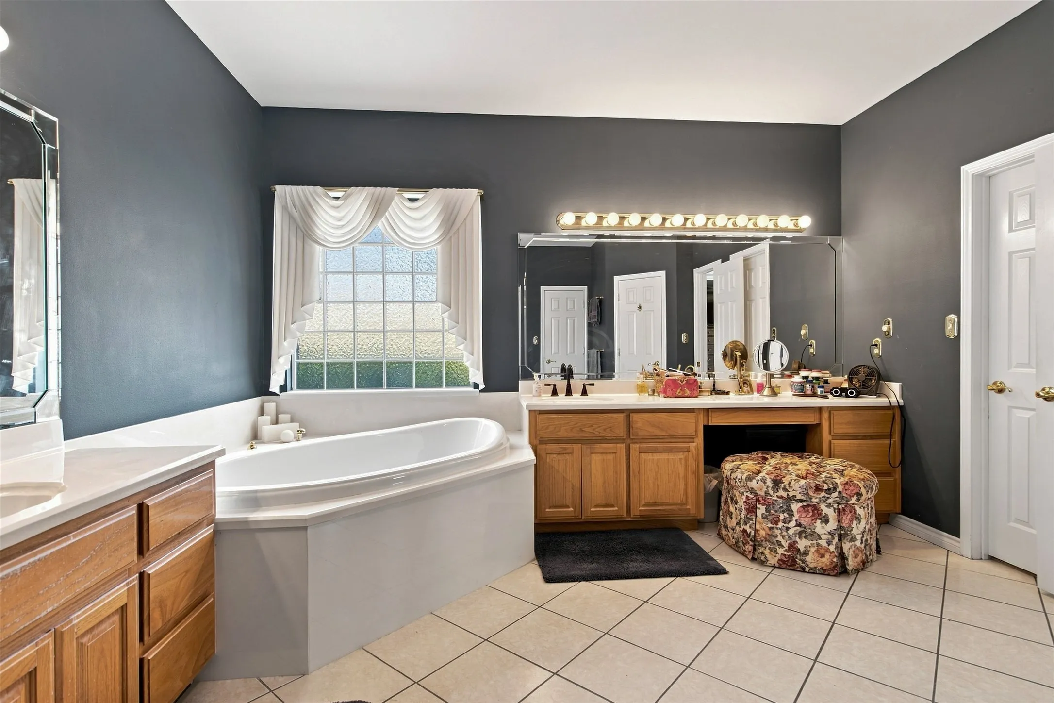 Single Family Residence For Sale in Fannin County , 16582 US Highway 82 E, Honey Grove, Texas 75446, 3 Bedroom, 3 Bathroom, 3 Garage spaces, 3,600 Sqft, built in 2000, mls#21370087, Real Estate Agent in Honey Grove, Homes For Sale in Fannin county, Homes For Sale in Honey Grove, Realtor in Honey Grove Texas, Real Estate Brokerage Independent Realty Texas, Luminita Cordes Realtor