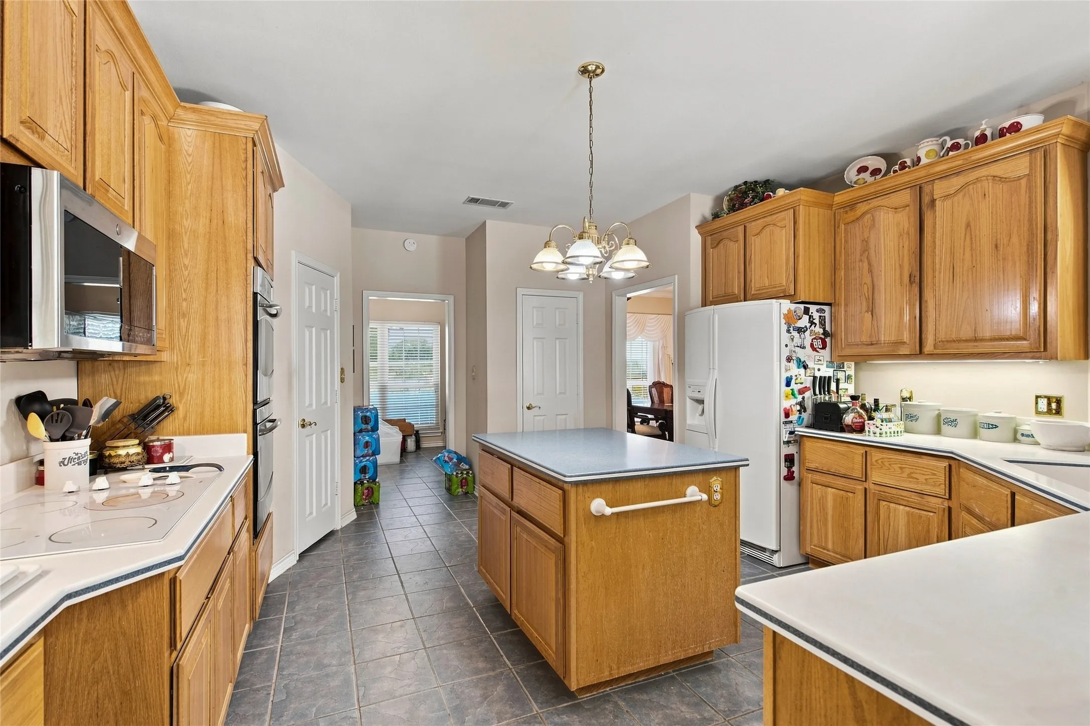 Single Family Residence For Sale in Fannin County , 16582 US Highway 82 E, Honey Grove, Texas 75446, 3 Bedroom, 3 Bathroom, 3 Garage spaces, 3,600 Sqft, built in 2000, mls#21370087, Real Estate Agent in Honey Grove, Homes For Sale in Fannin county, Homes For Sale in Honey Grove, Realtor in Honey Grove Texas, Real Estate Brokerage Independent Realty Texas, Luminita Cordes Realtor