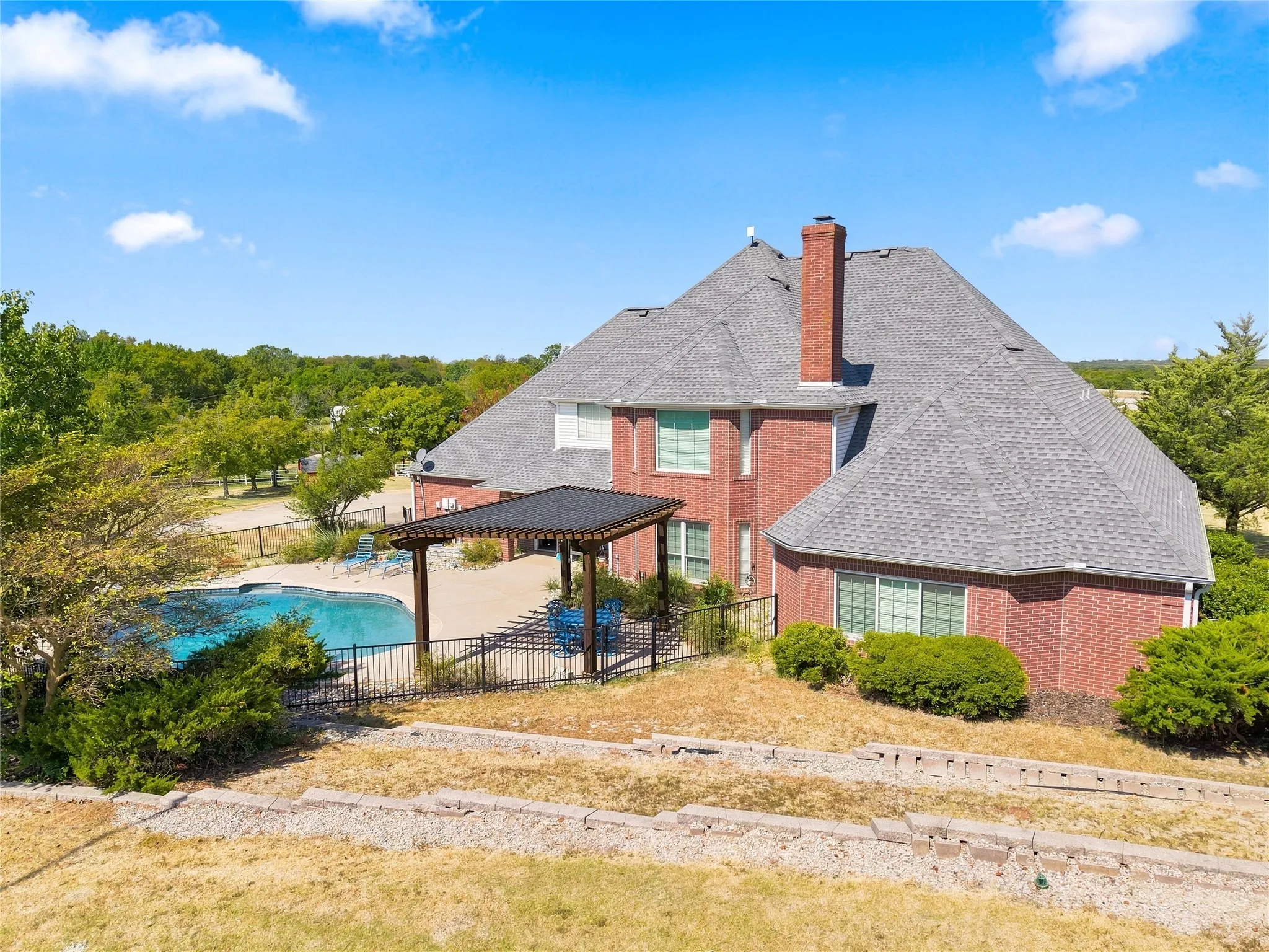 Single Family Residence For Sale in Fannin County , 16582 US Highway 82 E, Honey Grove, Texas 75446, 3 Bedroom, 3 Bathroom, 3 Garage spaces, 3,600 Sqft, built in 2000, mls#21370087, Real Estate Agent in Honey Grove, Homes For Sale in Fannin county, Homes For Sale in Honey Grove, Realtor in Honey Grove Texas, Real Estate Brokerage Independent Realty Texas, Luminita Cordes Realtor