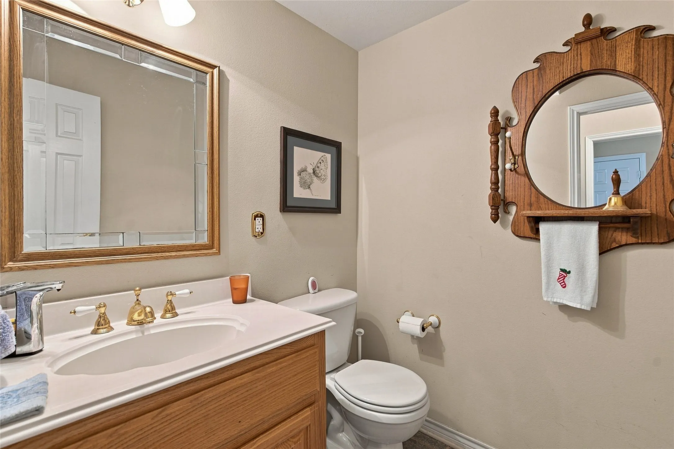 Single Family Residence For Sale in Fannin County , 16582 US Highway 82 E, Honey Grove, Texas 75446, 3 Bedroom, 3 Bathroom, 3 Garage spaces, 3,600 Sqft, built in 2000, mls#21370087, Real Estate Agent in Honey Grove, Homes For Sale in Fannin county, Homes For Sale in Honey Grove, Realtor in Honey Grove Texas, Real Estate Brokerage Independent Realty Texas, Luminita Cordes Realtor