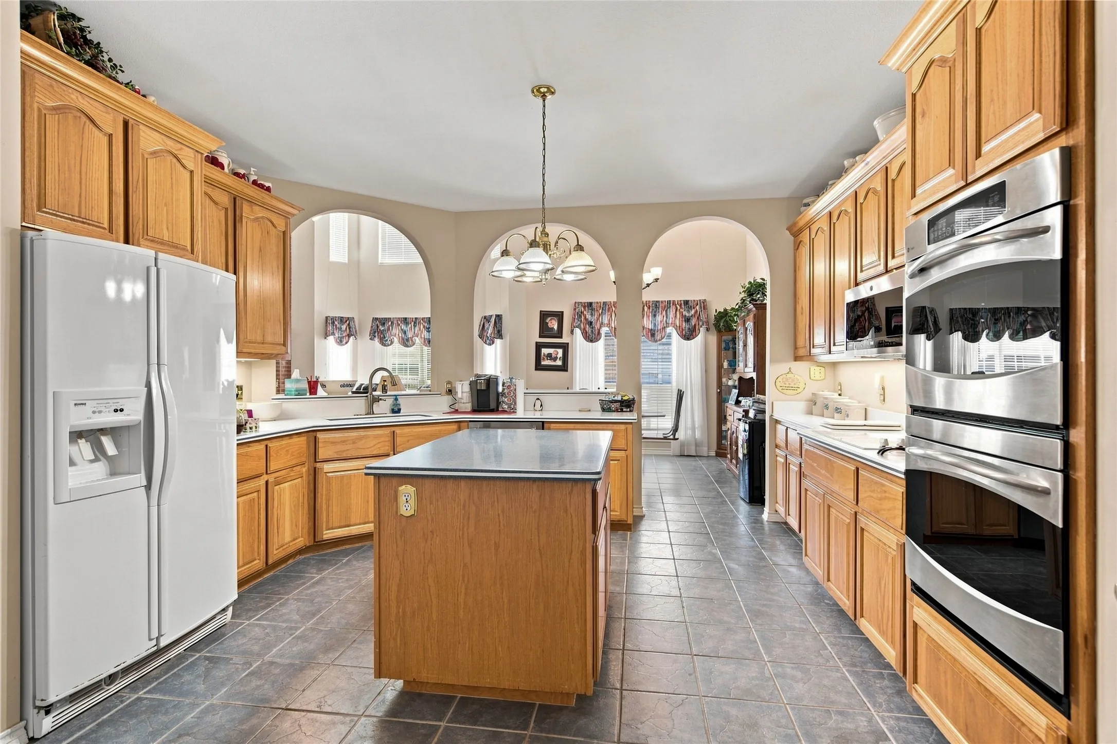 Single Family Residence For Sale in Fannin County , 16582 US Highway 82 E, Honey Grove, Texas 75446, 3 Bedroom, 3 Bathroom, 3 Garage spaces, 3,600 Sqft, built in 2000, mls#21370087, Real Estate Agent in Honey Grove, Homes For Sale in Fannin county, Homes For Sale in Honey Grove, Realtor in Honey Grove Texas, Real Estate Brokerage Independent Realty Texas, Luminita Cordes Realtor