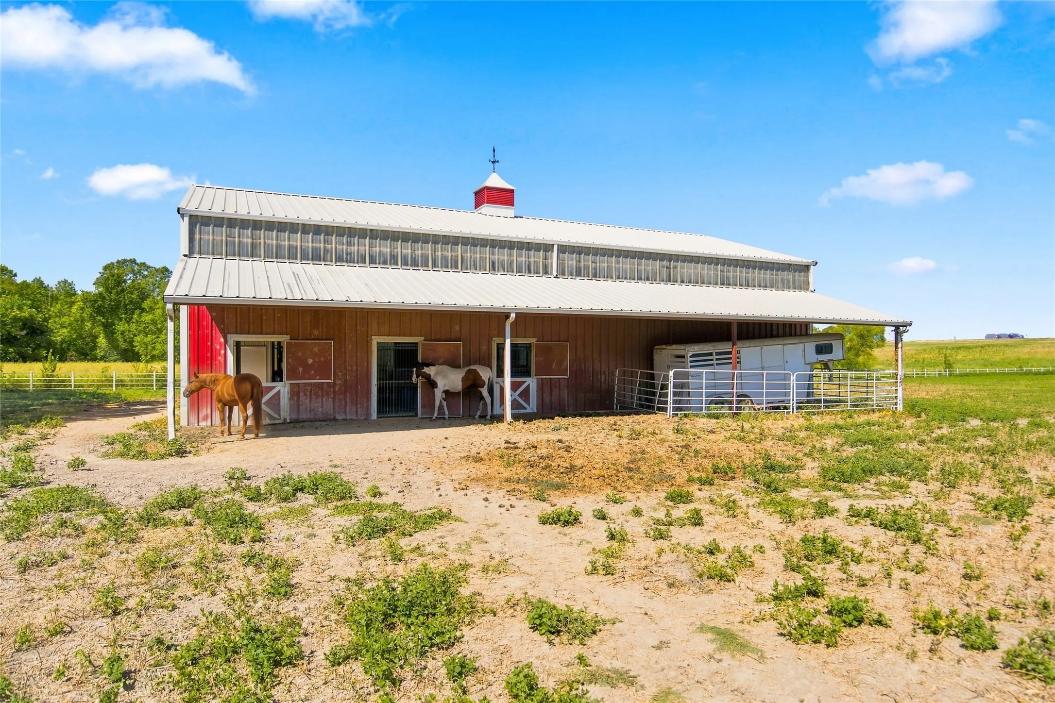 Single Family Residence For Sale in Fannin County , 16582 US Highway 82 E, Honey Grove, Texas 75446, 3 Bedroom, 3 Bathroom, 3 Garage spaces, 3,600 Sqft, built in 2000, mls#21370087, Real Estate Agent in Honey Grove, Homes For Sale in Fannin county, Homes For Sale in Honey Grove, Realtor in Honey Grove Texas, Real Estate Brokerage Independent Realty Texas, Luminita Cordes Realtor