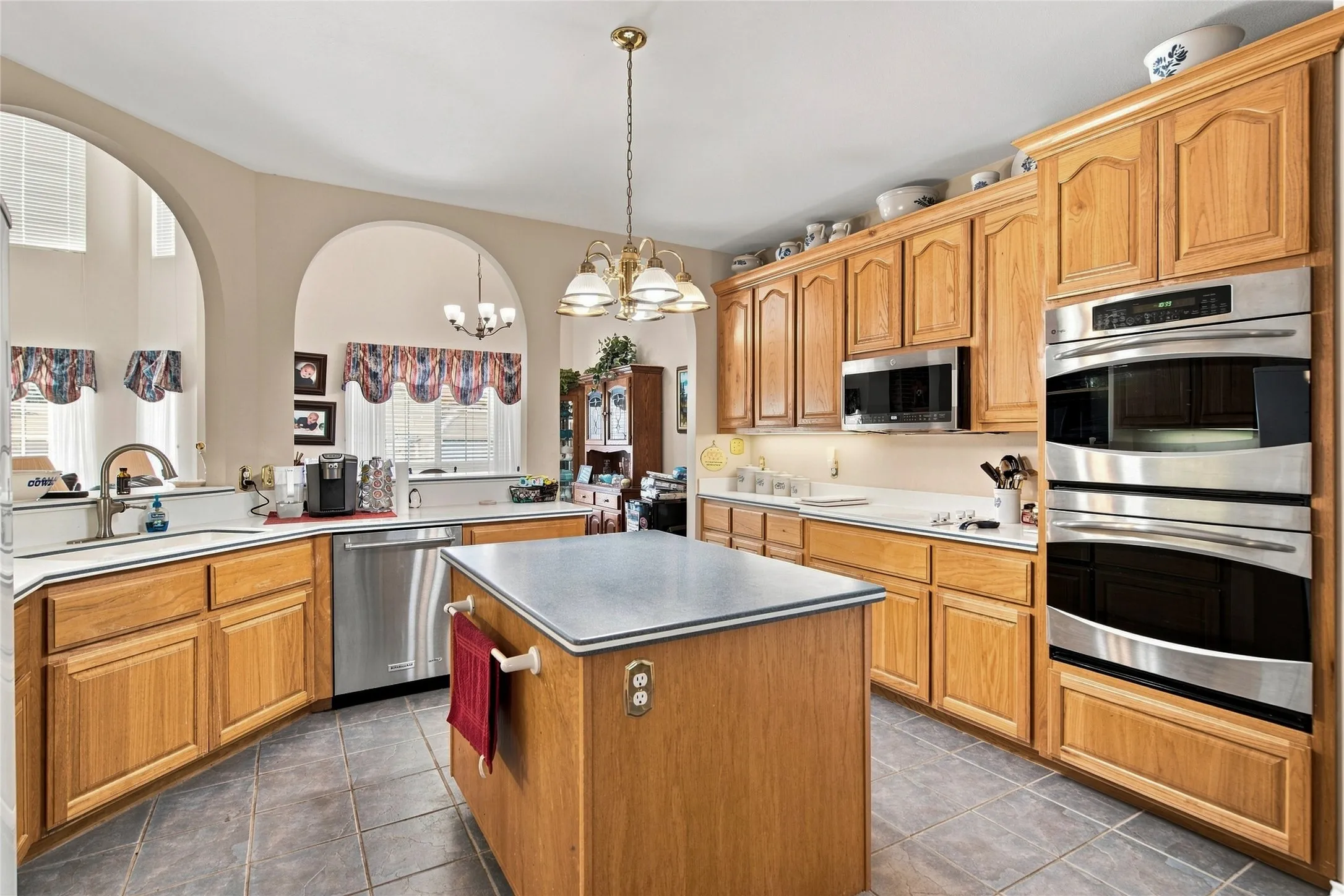 Single Family Residence For Sale in Fannin County , 16582 US Highway 82 E, Honey Grove, Texas 75446, 3 Bedroom, 3 Bathroom, 3 Garage spaces, 3,600 Sqft, built in 2000, mls#21370087, Real Estate Agent in Honey Grove, Homes For Sale in Fannin county, Homes For Sale in Honey Grove, Realtor in Honey Grove Texas, Real Estate Brokerage Independent Realty Texas, Luminita Cordes Realtor