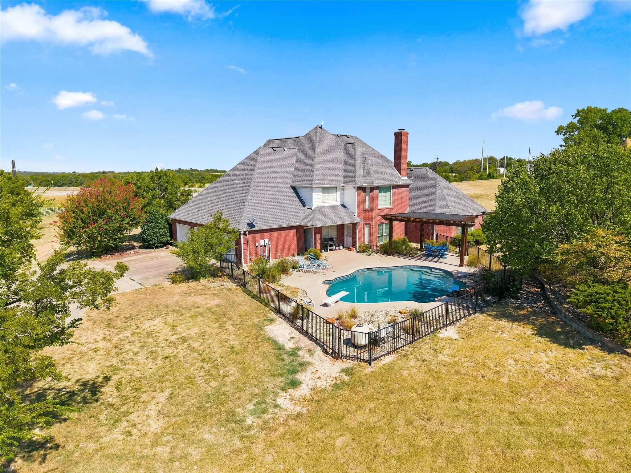 Single Family Residence For Sale in Fannin County , 16582 US Highway 82 E, Honey Grove, Texas 75446, 3 Bedroom, 3 Bathroom, 3 Garage spaces, 3,600 Sqft, built in 2000, mls#21370087, Real Estate Agent in Honey Grove, Homes For Sale in Fannin county, Homes For Sale in Honey Grove, Realtor in Honey Grove Texas, Real Estate Brokerage Independent Realty Texas, Luminita Cordes Realtor