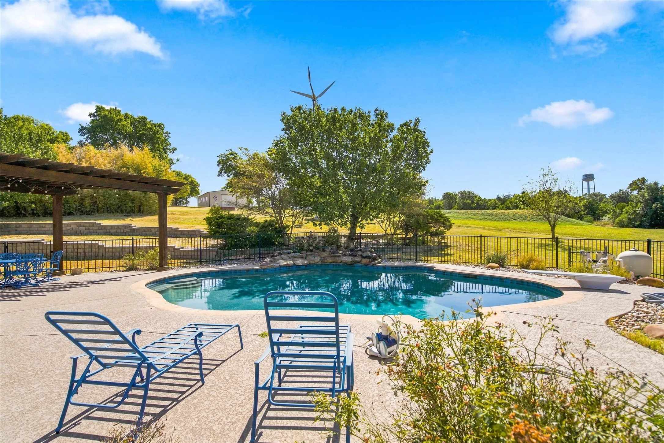 Single Family Residence For Sale in Fannin County , 16582 US Highway 82 E, Honey Grove, Texas 75446, 3 Bedroom, 3 Bathroom, 3 Garage spaces, 3,600 Sqft, built in 2000, mls#21370087, Real Estate Agent in Honey Grove, Homes For Sale in Fannin county, Homes For Sale in Honey Grove, Realtor in Honey Grove Texas, Real Estate Brokerage Independent Realty Texas, Luminita Cordes Realtor