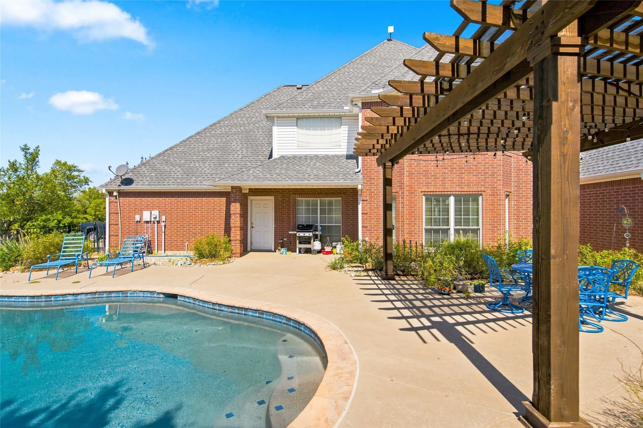 Single Family Residence For Sale in Fannin County , 16582 US Highway 82 E, Honey Grove, Texas 75446, 3 Bedroom, 3 Bathroom, 3 Garage spaces, 3,600 Sqft, built in 2000, mls#21370087, Real Estate Agent in Honey Grove, Homes For Sale in Fannin county, Homes For Sale in Honey Grove, Realtor in Honey Grove Texas, Real Estate Brokerage Independent Realty Texas, Luminita Cordes Realtor