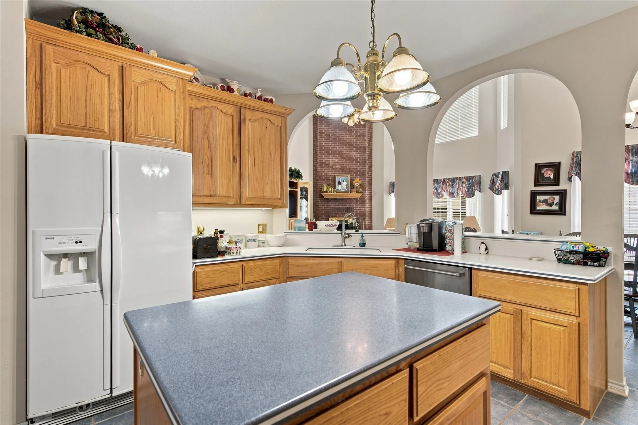 Single Family Residence For Sale in Fannin County , 16582 US Highway 82 E, Honey Grove, Texas 75446, 3 Bedroom, 3 Bathroom, 3 Garage spaces, 3,600 Sqft, built in 2000, mls#21370087, Real Estate Agent in Honey Grove, Homes For Sale in Fannin county, Homes For Sale in Honey Grove, Realtor in Honey Grove Texas, Real Estate Brokerage Independent Realty Texas, Luminita Cordes Realtor