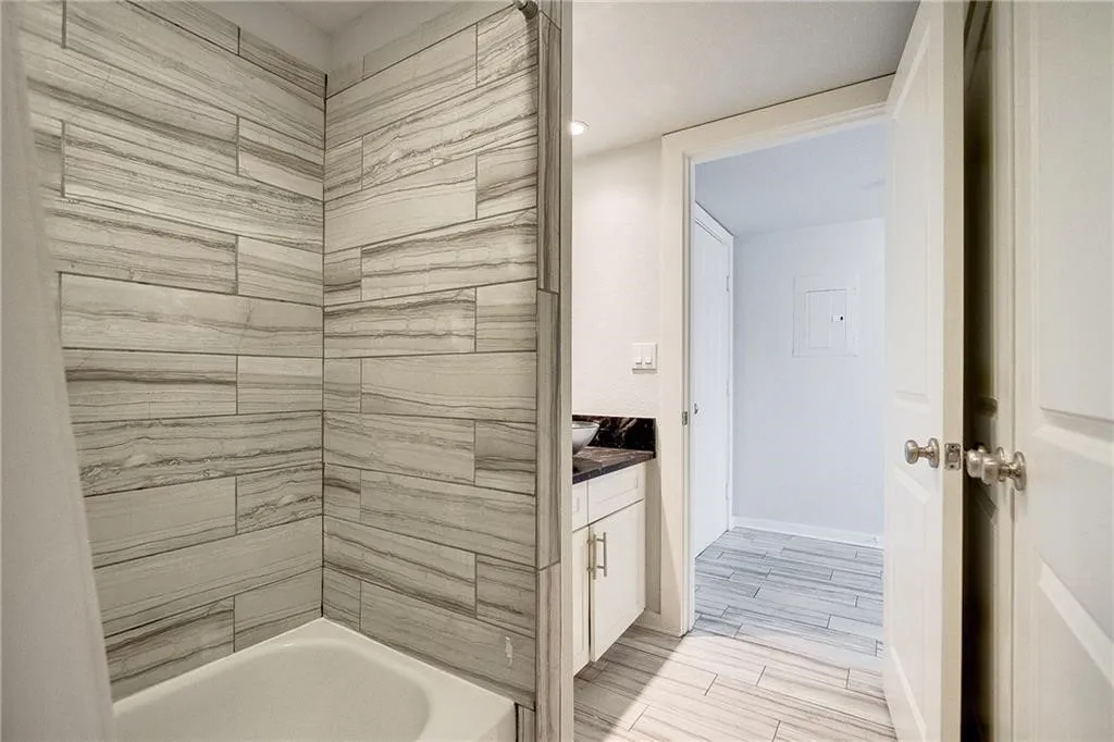 Condominium For Rent in Dallas County , 5111 Manett Street 203, Dallas, Texas 75206, 1 Bedroom, 1 Bathroom, Garage spaces, 730 Sqft, built in 2001, mls#21372729, Real Estate Agent in Dallas, Homes For Rent in Dallas county, Homes For Rent in Dallas, Realtor in Dallas Texas, Real Estate Brokerage Independent Realty Texas, Luminita Cordes Realtor