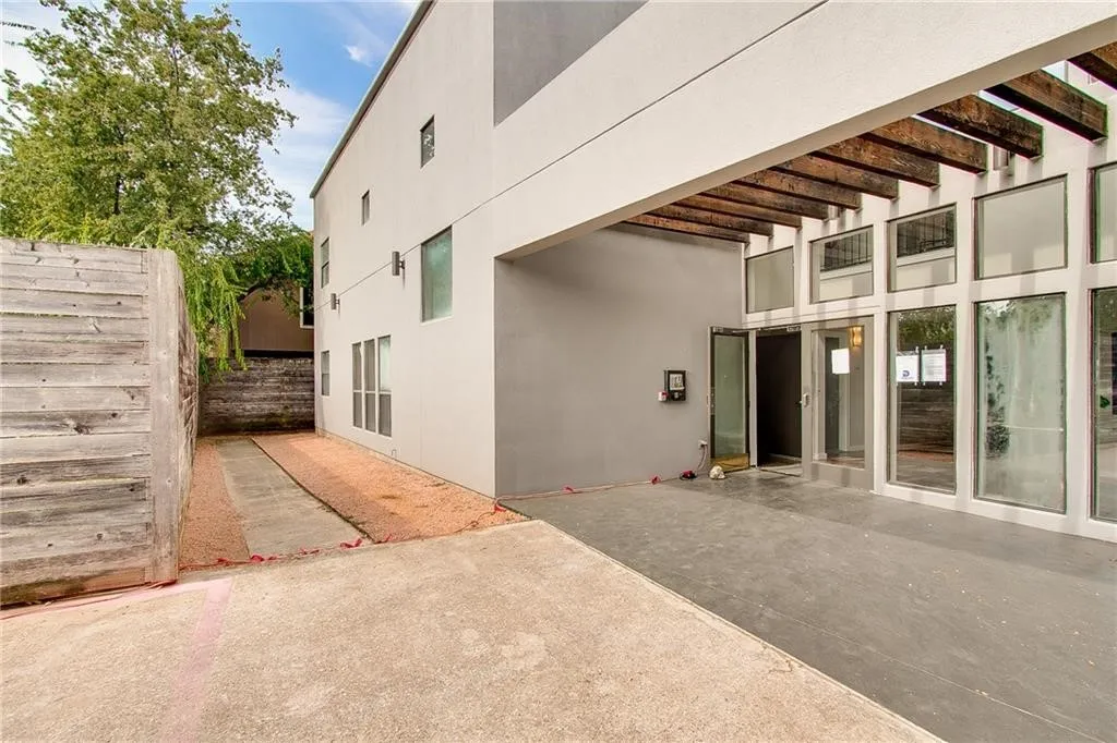 Condominium For Rent in Dallas County , 5111 Manett Street 203, Dallas, Texas 75206, 1 Bedroom, 1 Bathroom, Garage spaces, 730 Sqft, built in 2001, mls#21372729, Real Estate Agent in Dallas, Homes For Rent in Dallas county, Homes For Rent in Dallas, Realtor in Dallas Texas, Real Estate Brokerage Independent Realty Texas, Luminita Cordes Realtor