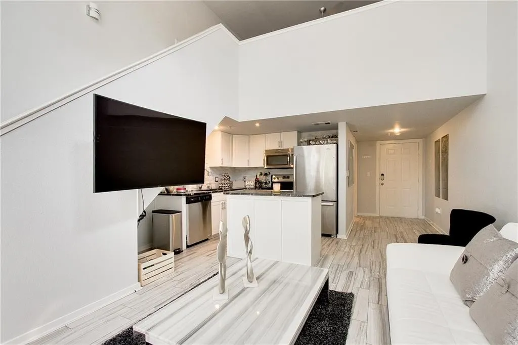 Condominium For Rent in Dallas County , 5111 Manett Street 203, Dallas, Texas 75206, 1 Bedroom, 1 Bathroom, Garage spaces, 730 Sqft, built in 2001, mls#21372729, Real Estate Agent in Dallas, Homes For Rent in Dallas county, Homes For Rent in Dallas, Realtor in Dallas Texas, Real Estate Brokerage Independent Realty Texas, Luminita Cordes Realtor