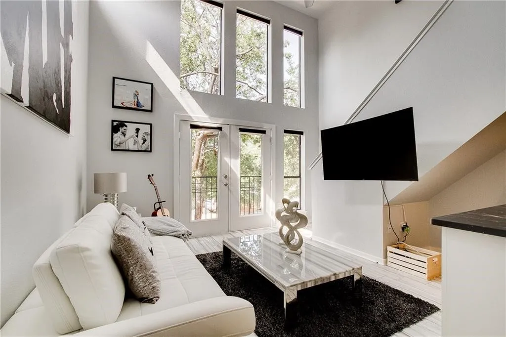Condominium For Rent in Dallas County , 5111 Manett Street 203, Dallas, Texas 75206, 1 Bedroom, 1 Bathroom, Garage spaces, 730 Sqft, built in 2001, mls#21372729, Real Estate Agent in Dallas, Homes For Rent in Dallas county, Homes For Rent in Dallas, Realtor in Dallas Texas, Real Estate Brokerage Independent Realty Texas, Luminita Cordes Realtor