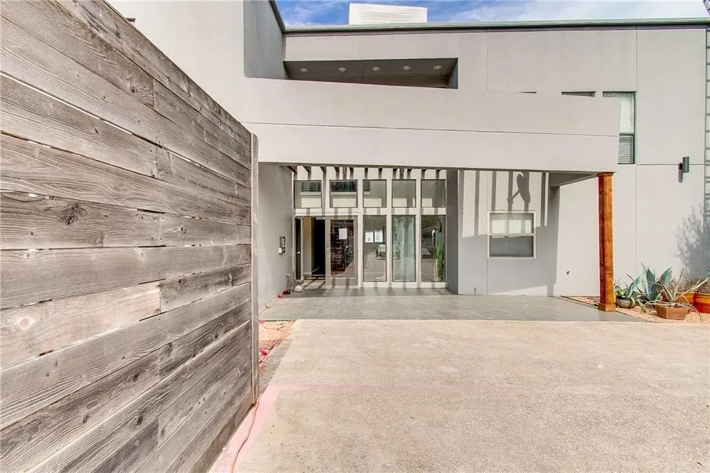 Condominium For Rent in Dallas County , 5111 Manett Street 203, Dallas, Texas 75206, 1 Bedroom, 1 Bathroom, Garage spaces, 730 Sqft, built in 2001, mls#21372729, Real Estate Agent in Dallas, Homes For Rent in Dallas county, Homes For Rent in Dallas, Realtor in Dallas Texas, Real Estate Brokerage Independent Realty Texas, Luminita Cordes Realtor