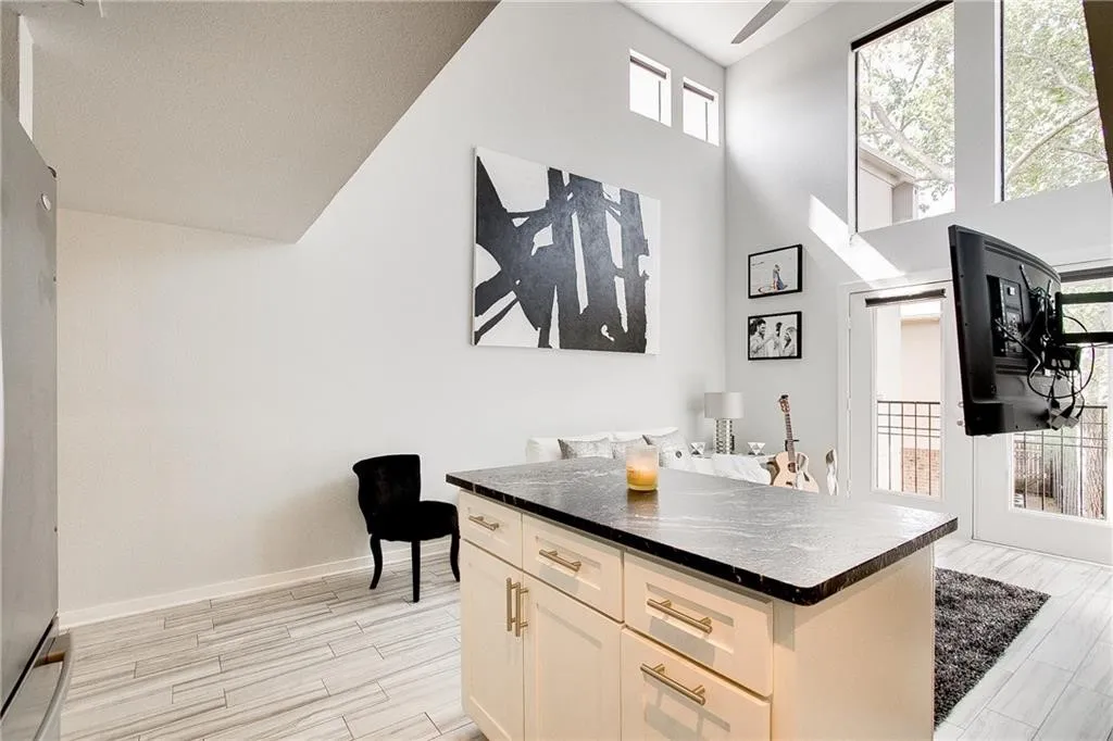 Condominium For Rent in Dallas County , 5111 Manett Street 203, Dallas, Texas 75206, 1 Bedroom, 1 Bathroom, Garage spaces, 730 Sqft, built in 2001, mls#21372729, Real Estate Agent in Dallas, Homes For Rent in Dallas county, Homes For Rent in Dallas, Realtor in Dallas Texas, Real Estate Brokerage Independent Realty Texas, Luminita Cordes Realtor