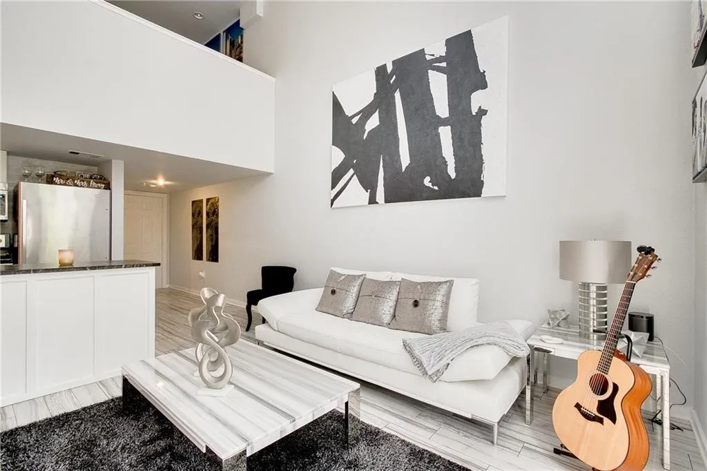 Condominium For Rent in Dallas County , 5111 Manett Street 203, Dallas, Texas 75206, 1 Bedroom, 1 Bathroom, Garage spaces, 730 Sqft, built in 2001, mls#21372729, Real Estate Agent in Dallas, Homes For Rent in Dallas county, Homes For Rent in Dallas, Realtor in Dallas Texas, Real Estate Brokerage Independent Realty Texas, Luminita Cordes Realtor