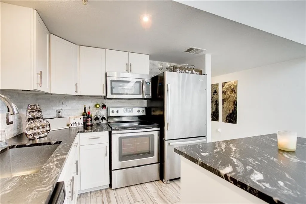 Condominium For Rent in Dallas County , 5111 Manett Street 203, Dallas, Texas 75206, 1 Bedroom, 1 Bathroom, Garage spaces, 730 Sqft, built in 2001, mls#21372729, Real Estate Agent in Dallas, Homes For Rent in Dallas county, Homes For Rent in Dallas, Realtor in Dallas Texas, Real Estate Brokerage Independent Realty Texas, Luminita Cordes Realtor