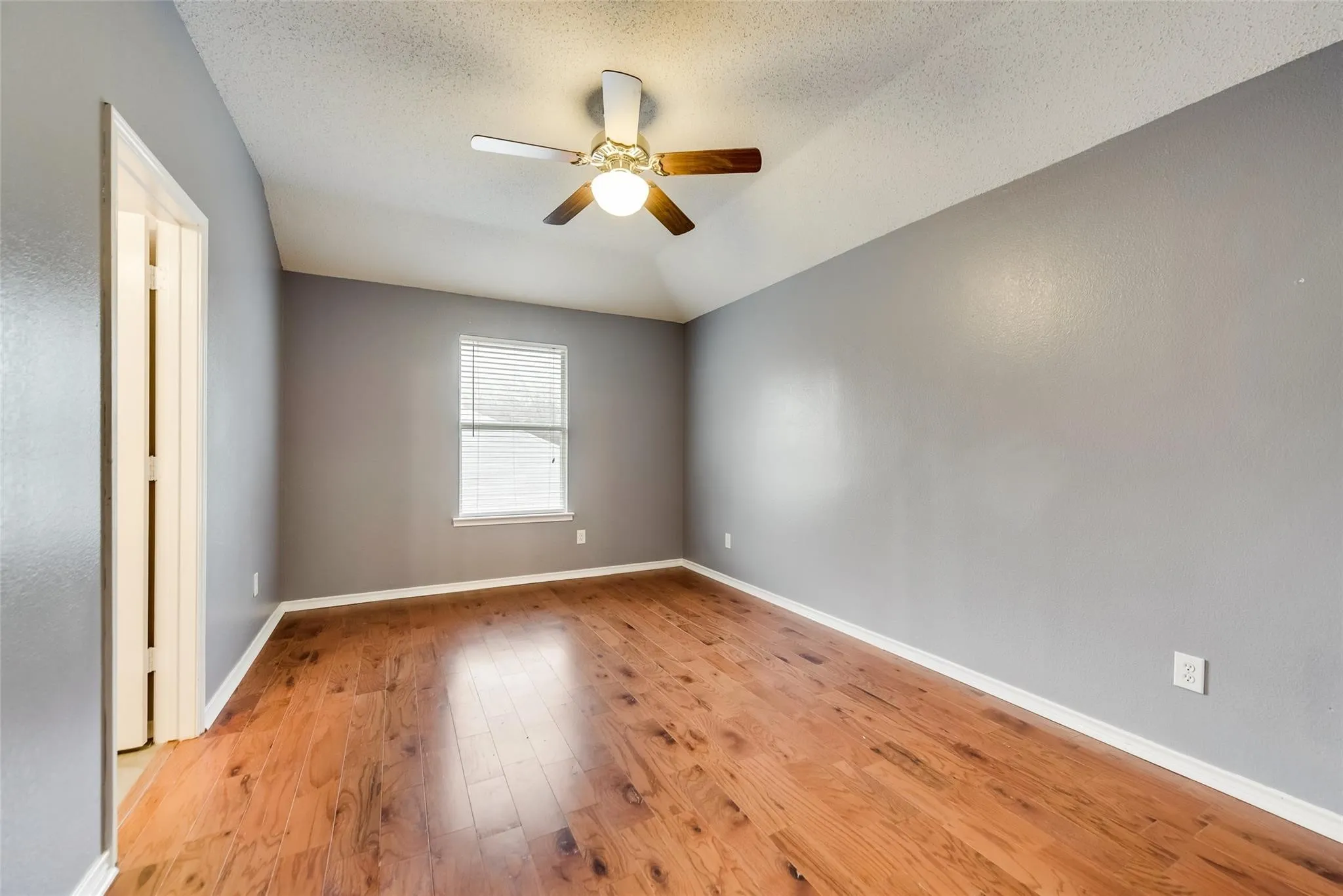 Single Family Residence For Rent in Rockwall County , 913 Wisperwood Drive, Rockwall, Texas 75087, 4 Bedroom, 3 Bathroom, 2 Garage spaces, 2,795 Sqft, built in 2000, mls#21367398, Real Estate Agent in Rockwall, Homes For Rent in Rockwall county, Homes For Rent in Rockwall, Realtor in Rockwall Texas, Real Estate Brokerage Independent Realty Texas, Luminita Cordes Realtor