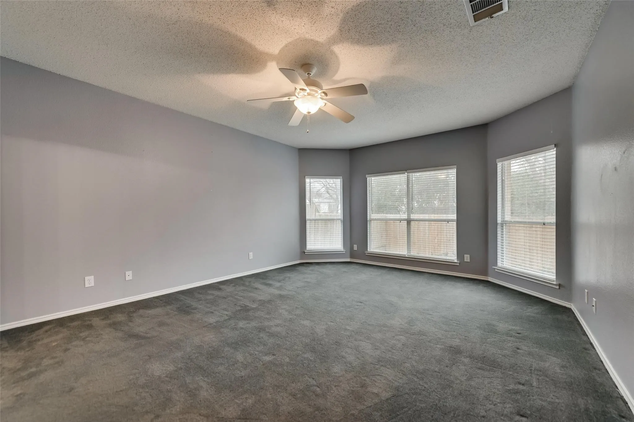 Single Family Residence For Rent in Rockwall County , 913 Wisperwood Drive, Rockwall, Texas 75087, 4 Bedroom, 3 Bathroom, 2 Garage spaces, 2,795 Sqft, built in 2000, mls#21367398, Real Estate Agent in Rockwall, Homes For Rent in Rockwall county, Homes For Rent in Rockwall, Realtor in Rockwall Texas, Real Estate Brokerage Independent Realty Texas, Luminita Cordes Realtor